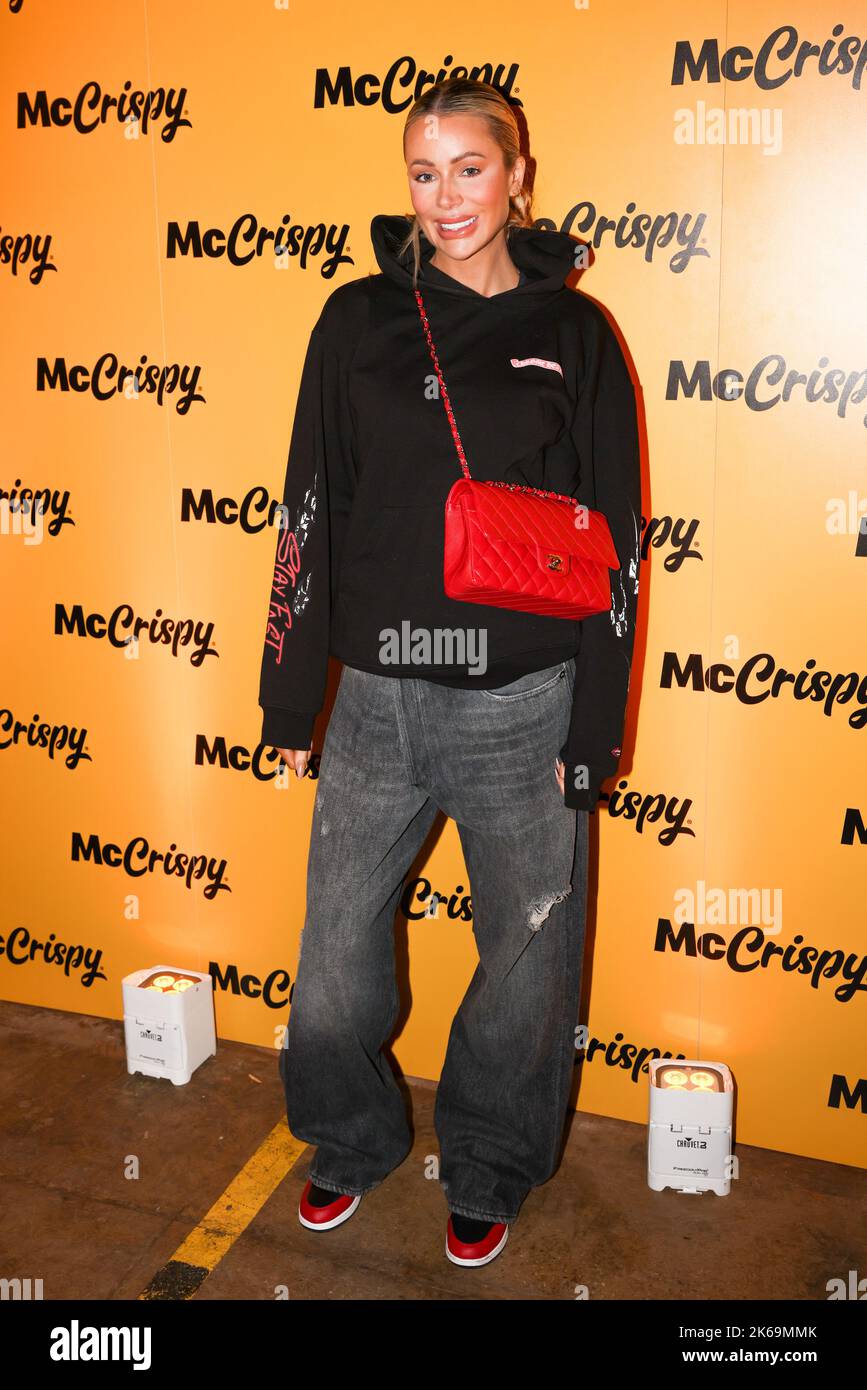 USAGE ÉDITORIAL SEULE Olivia Attwood participe à l'événement de jeu ultime de McDonald's à Manchester pour marquer le lancement du nouveau hamburger McCrispy. Date de la photo: Mercredi 12 octobre 2022. Banque D'Images