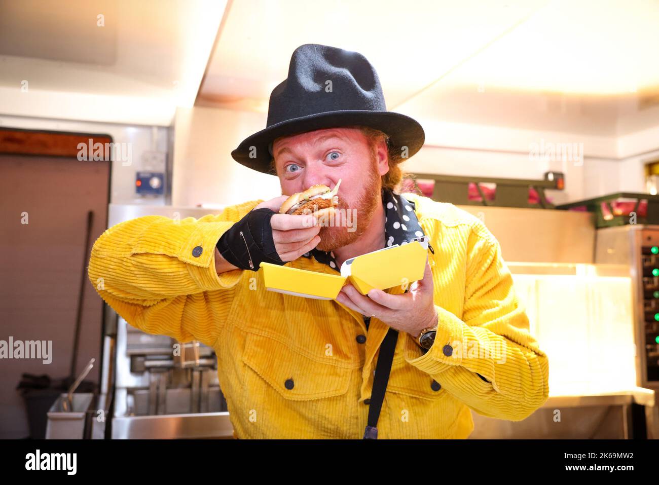 UTILISATION ÉDITORIALE KEITH Lemon participe à l'événement de jeu McDonald's Ultimate à Manchester pour marquer le lancement du nouveau hamburger McMcCrispy. Date de la photo: Mercredi 12 octobre 2022. Banque D'Images
