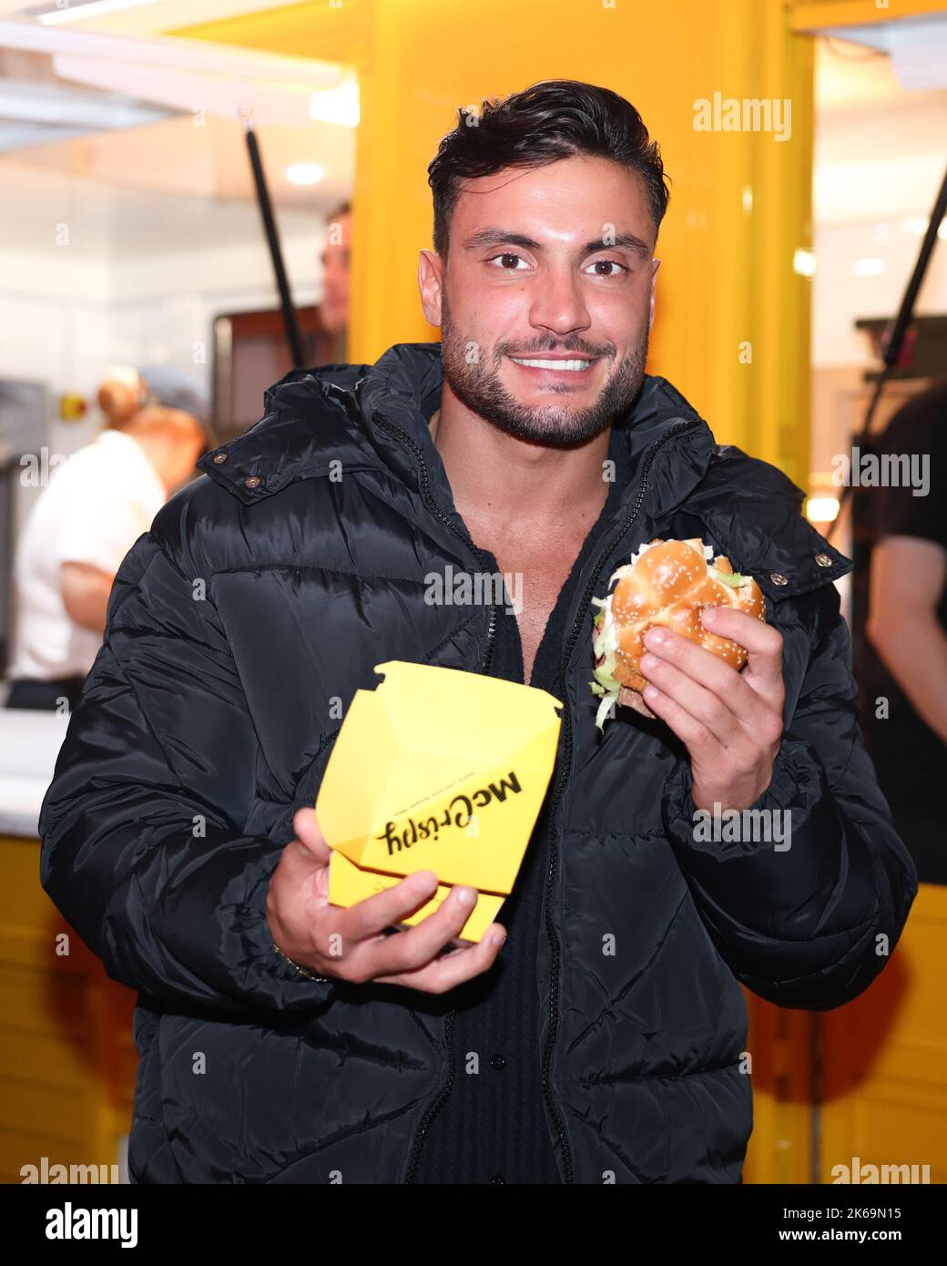 USAGE ÉDITORIAL SEUL Davide Sanclimente participe à l'événement de jeu ultime de McDonald's à Manchester pour marquer le lancement du nouveau hamburger McCrispy. Date de la photo: Mercredi 12 octobre 2022. Banque D'Images