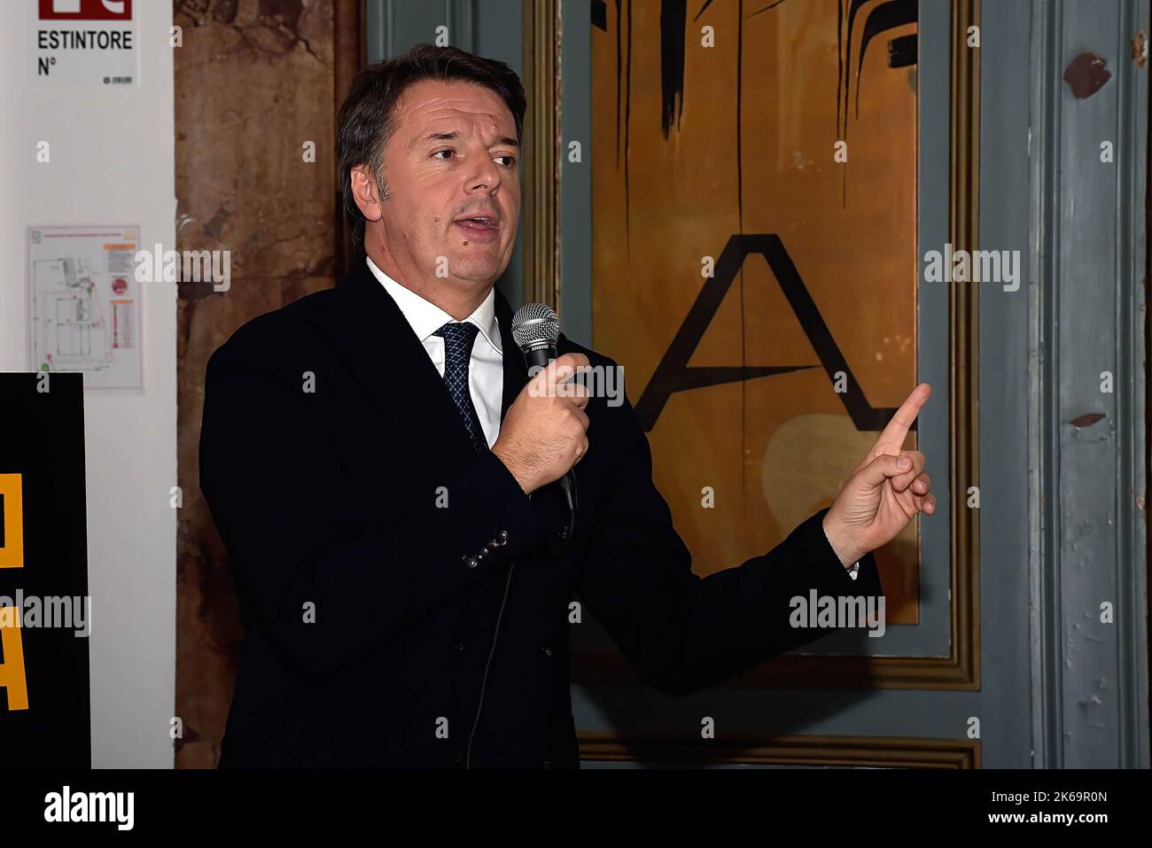 Rome, Italie. 12th octobre 2022. L'ancien Premier ministre italien et le parti politique italien Viva Matteo Renzi parle lors de la présentation du livre "le catène della destra (les chaînes de la droite)", écrit par le directeur du journal "il Foglio" Claudio Cerasa. Crédit : SOPA Images Limited/Alamy Live News Banque D'Images