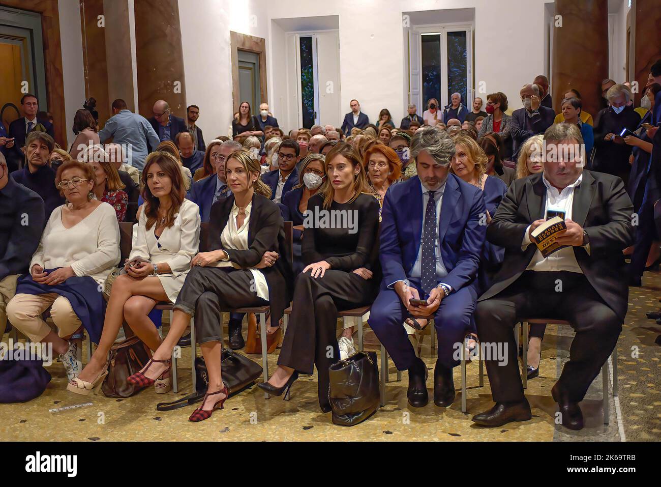 Rome, Italie. 12th octobre 2022. Les gens écoutent les discours lors de la présentation du livre 'le catène della destra (les chaînes de droite)', écrit par le directeur du journal 'il Foglio' Claudio Cerasa. (Photo par Vincenzo Nuzzolese/SOPA Images/Sipa USA) crédit: SIPA USA/Alamy Live News Banque D'Images