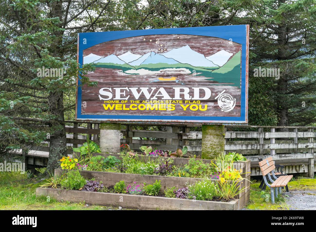 Seward, Alaska - 1 septembre 2022: Un panneau accueille les touristes à la ville de Seward, Alaska à la limite de la ville. Banque D'Images