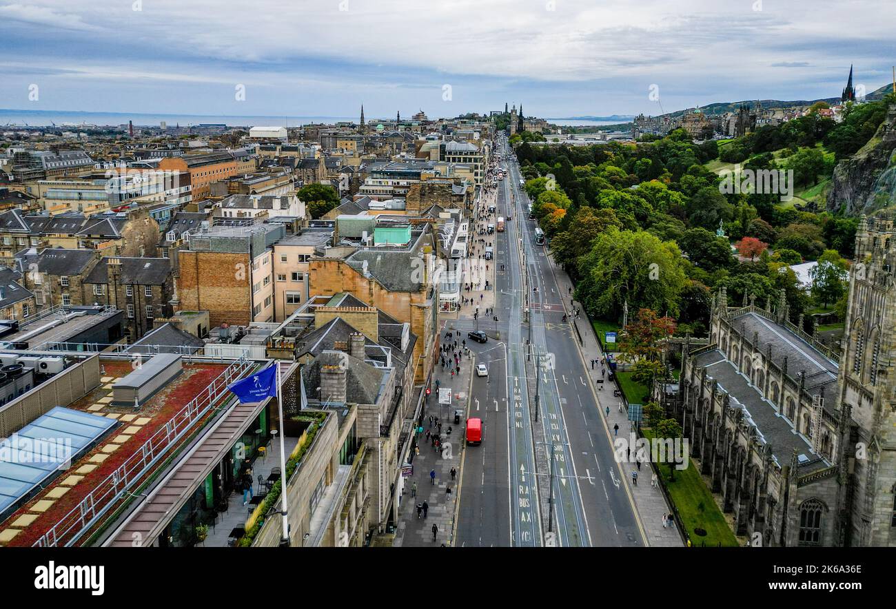 Célèbre Princes Street à Édimbourg - vue aérienne Banque D'Images