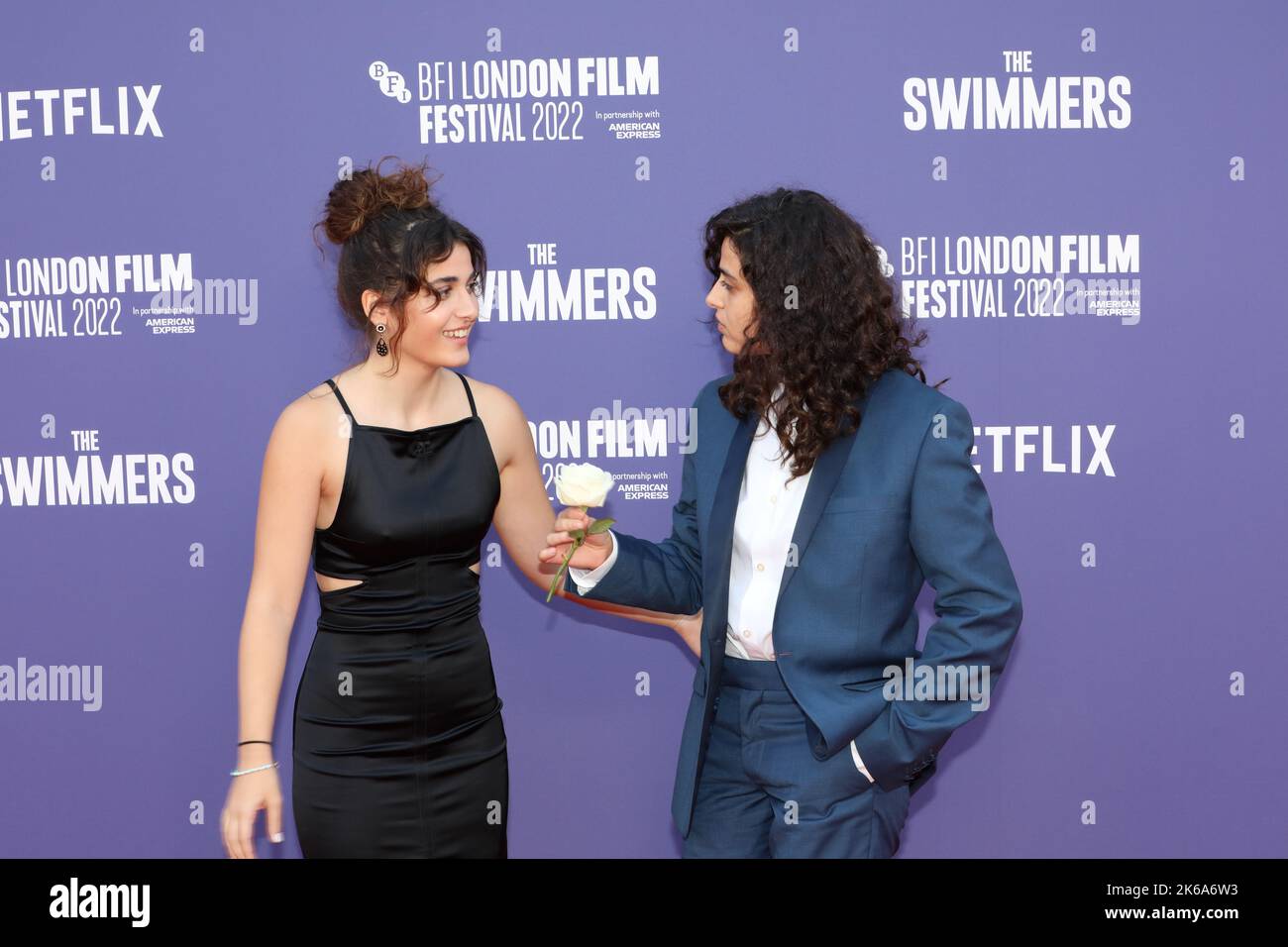 Manal Issa et Nathalie Issa assistent à la première du film « les nageurs » lors du BFI London film Festival 2022 Banque D'Images