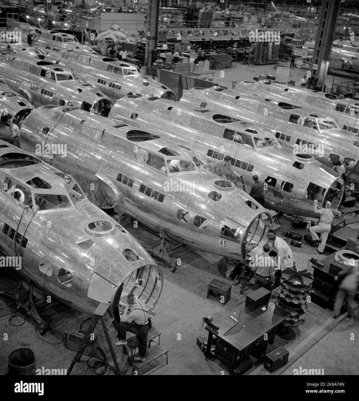 Ligne de production de bombardiers lourds B-17 pour les États-Unis Corps de l'armée de l'air en WW2, 1943. Banque D'Images