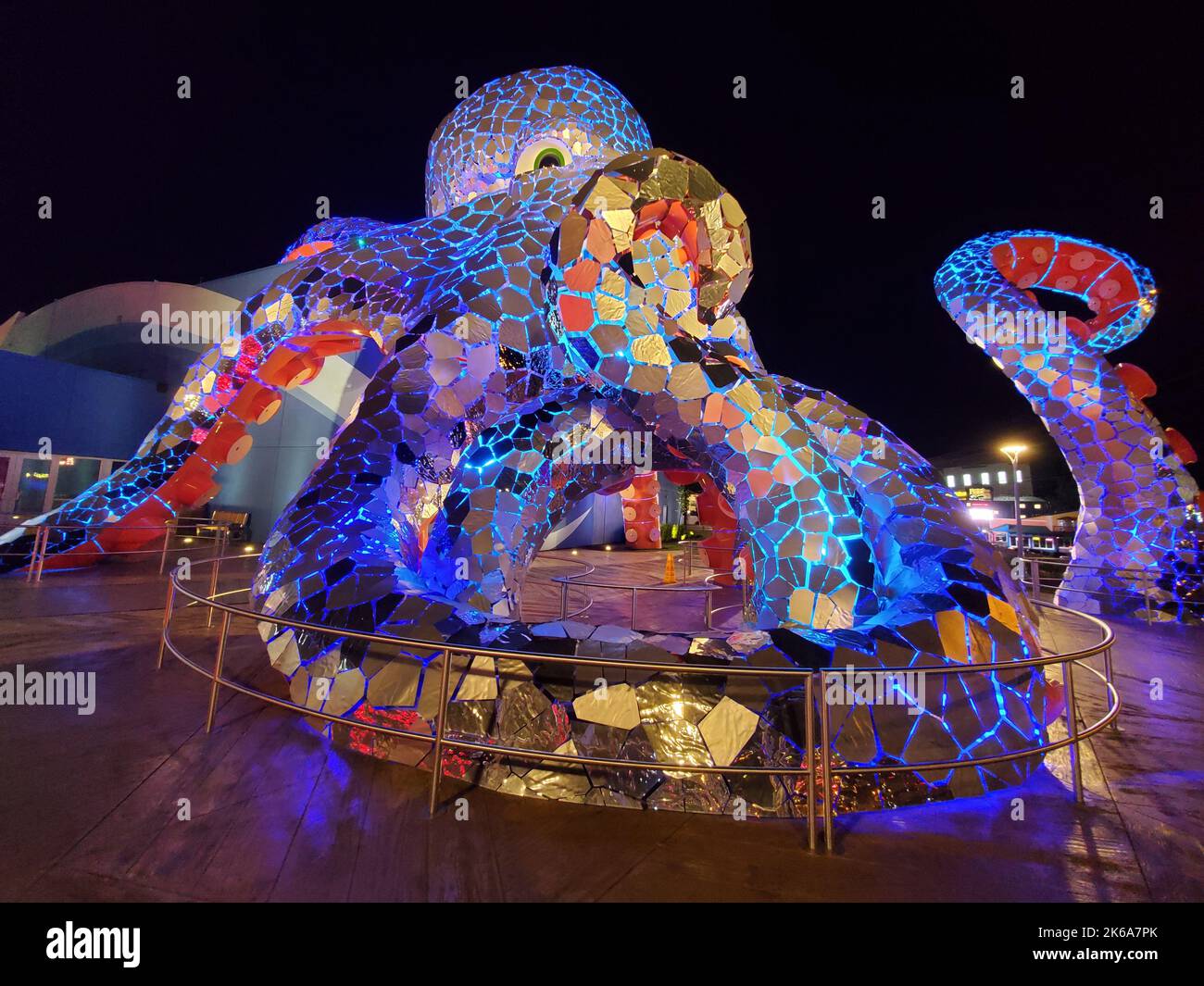 Branson, Missouri, États-Unis - 20 juin 2022 - l'exposition illuminant de l'aquarium à la promenade Banque D'Images