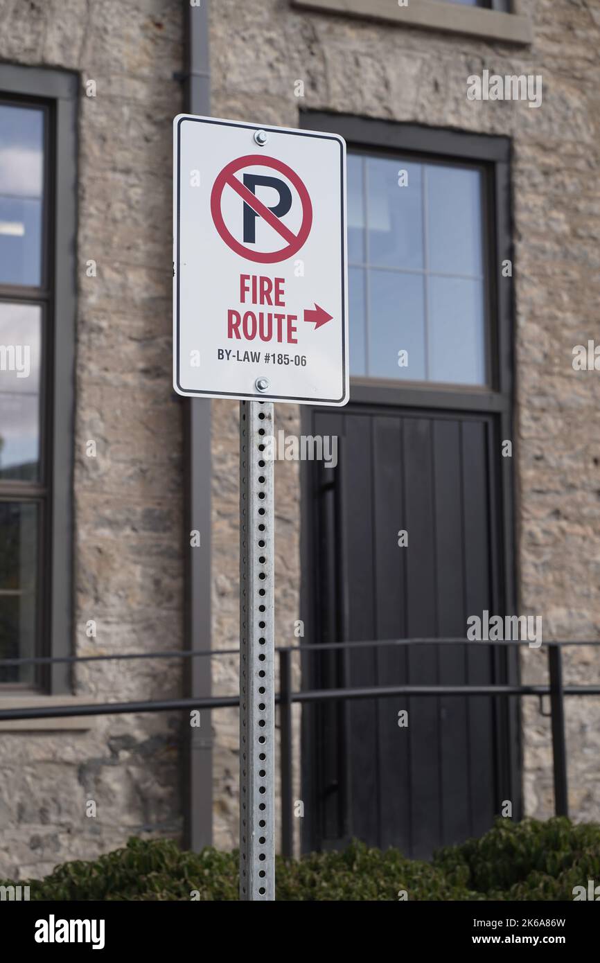 route d'incendie, pas de panneau de stationnement Banque D'Images