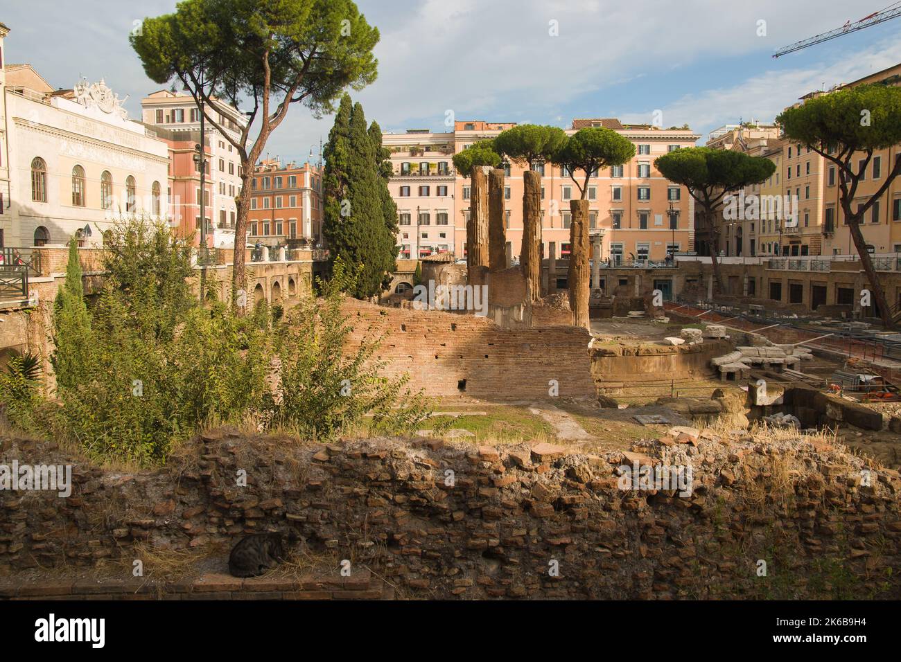 ROME, ITALIE - 9 OCTOBRE 2022 : vue sur la zone archéologique de Largo Torre Argentina dans le centre historique de Rome en Lazio Italie Banque D'Images