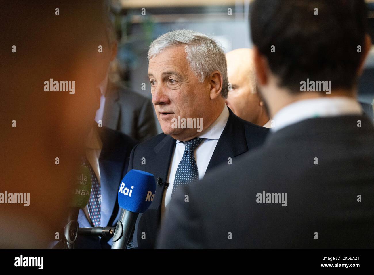 05 octobre 2022, France, Straßburg: Antonio Tajani (Forza Italia, Groupe PPE), ancien Commissaire européen et ancien Président du Parlement européen, se trouve dans le bâtiment du Parlement européen à Strasbourg. Tajani démissionnera de son mandat au Parlement européen à la mi-octobre en faveur d'un poste au sein du nouveau gouvernement italien. Photo: Philipp von Ditfurth/dpa Banque D'Images