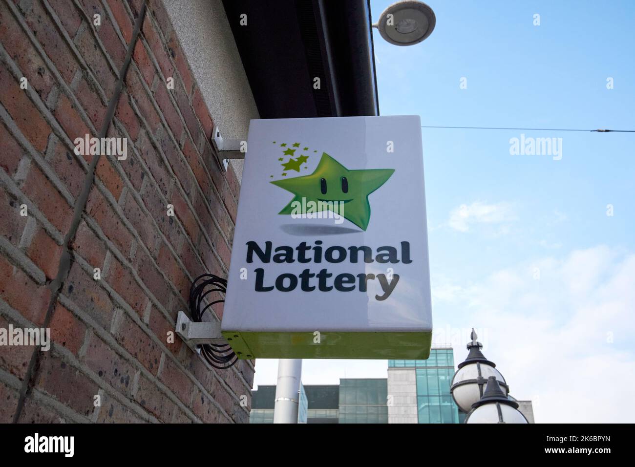 affiche de loterie nationale à l'extérieur d'un magasin dublin république d'irlande Banque D'Images