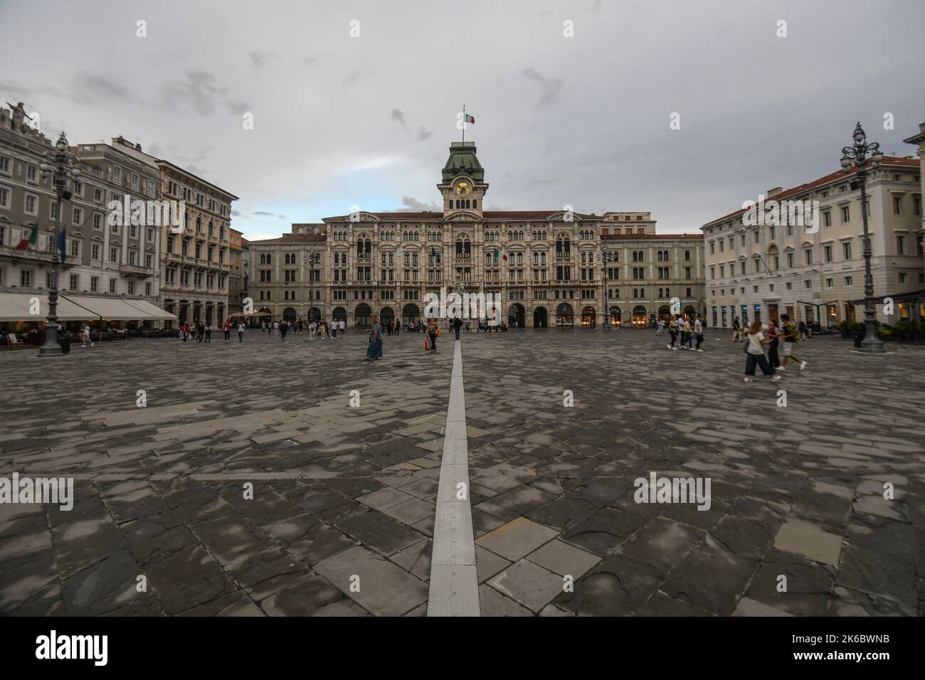 Après-midi pluvieux sur la place de l'unité d'Italie (Piazza UNITA d' Italia). Trieste, Italie Banque D'Images