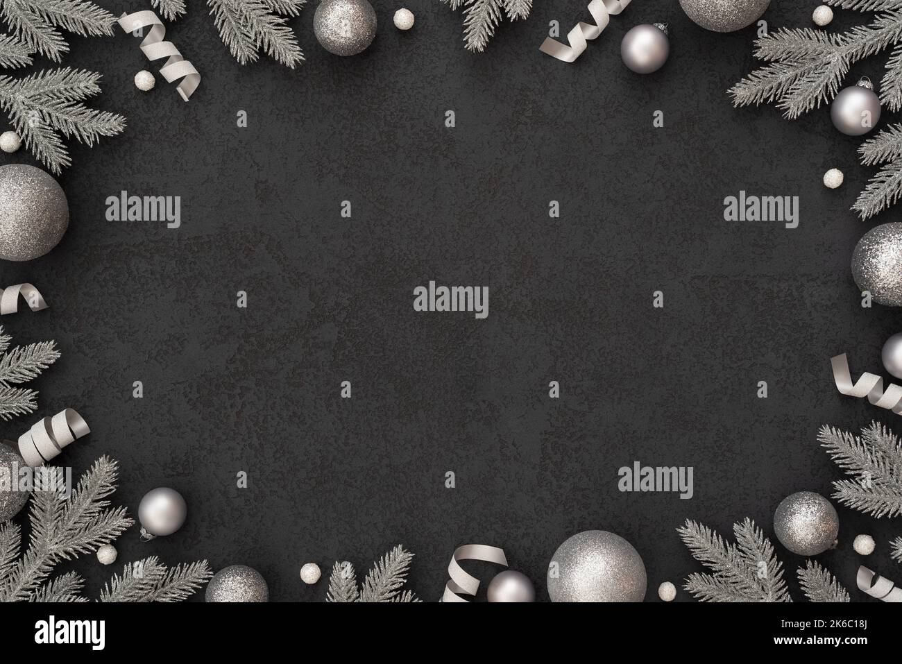 Fond de Noël noir avec cadre ovale de décorations de Noël argentées scintillantes Banque D'Images