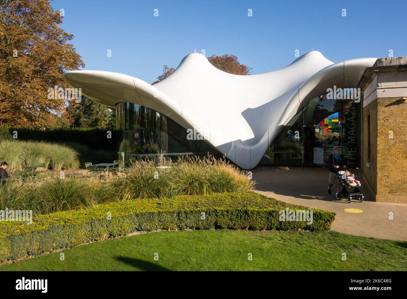 The Magazine Restaurant and Bar à la Sackler Gallery de Hyde Park, Londres, Angleterre, Royaume-Uni Banque D'Images The Magazine Restaurant and Bar à la Sackler Gallery de Hyde Park, Londres, Angleterre, Royaume-Uni Banque D'Images