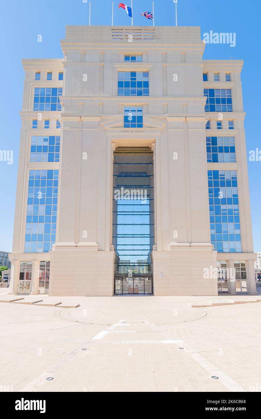 Bâtiment de l'hôtel régional Occitanie à Montpellier, en France, sur les rives du Lez. Banque D'Images