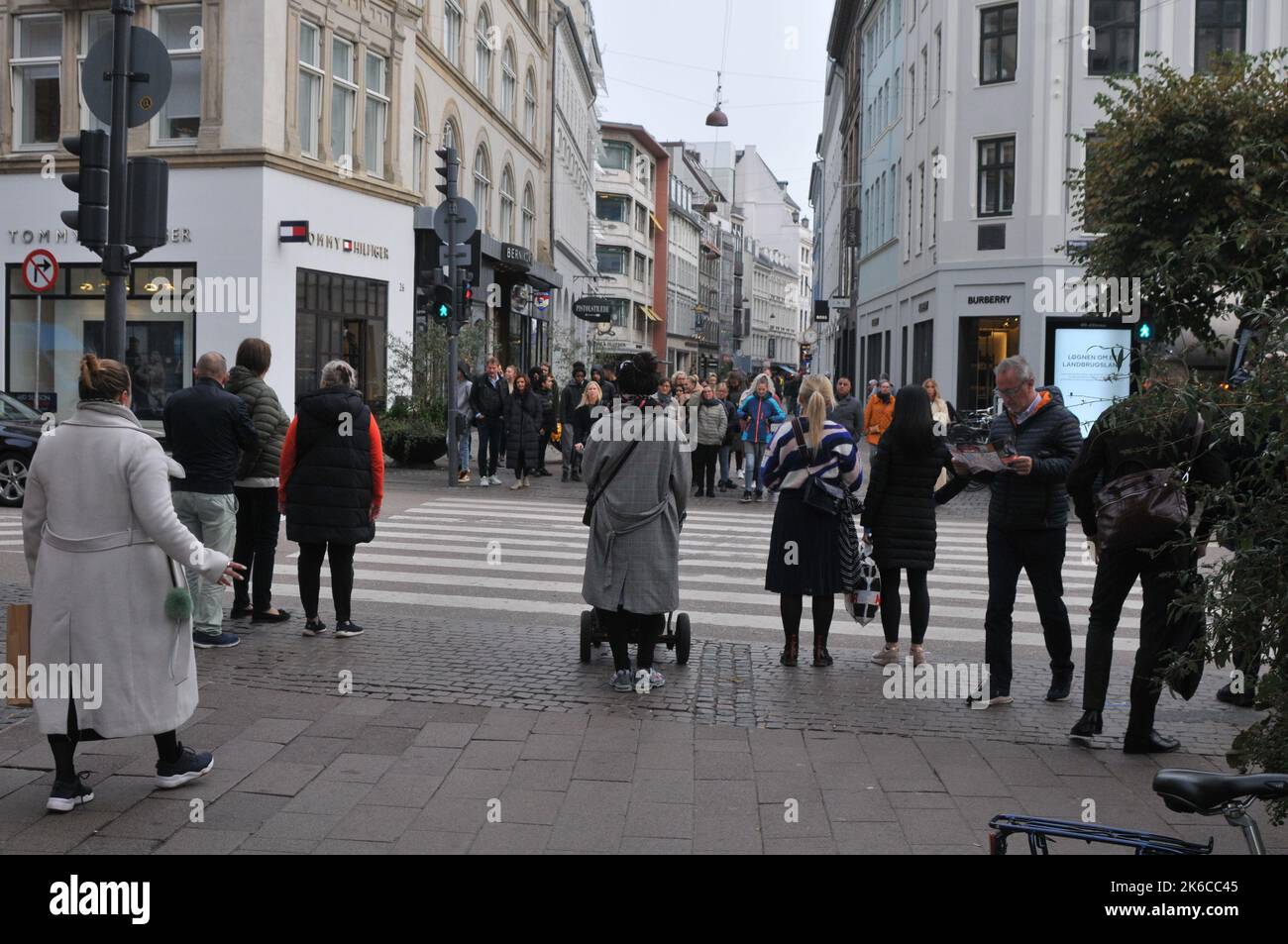 Copenahgen /Danemark/13 OIctober 2022/Shopps et visiteur sur la rue financière danoise de stroeget dans la capitale. (Photo. Francis Joseph Dean/Dean photos. Banque D'Images