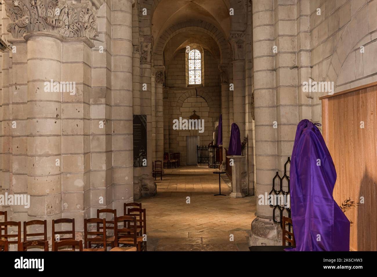 SAINT AIGNAN, FRANCE, 09 AVRIL 2022 : intérieurs et décors architecturaux de l'église Saint-aignan Banque D'Images