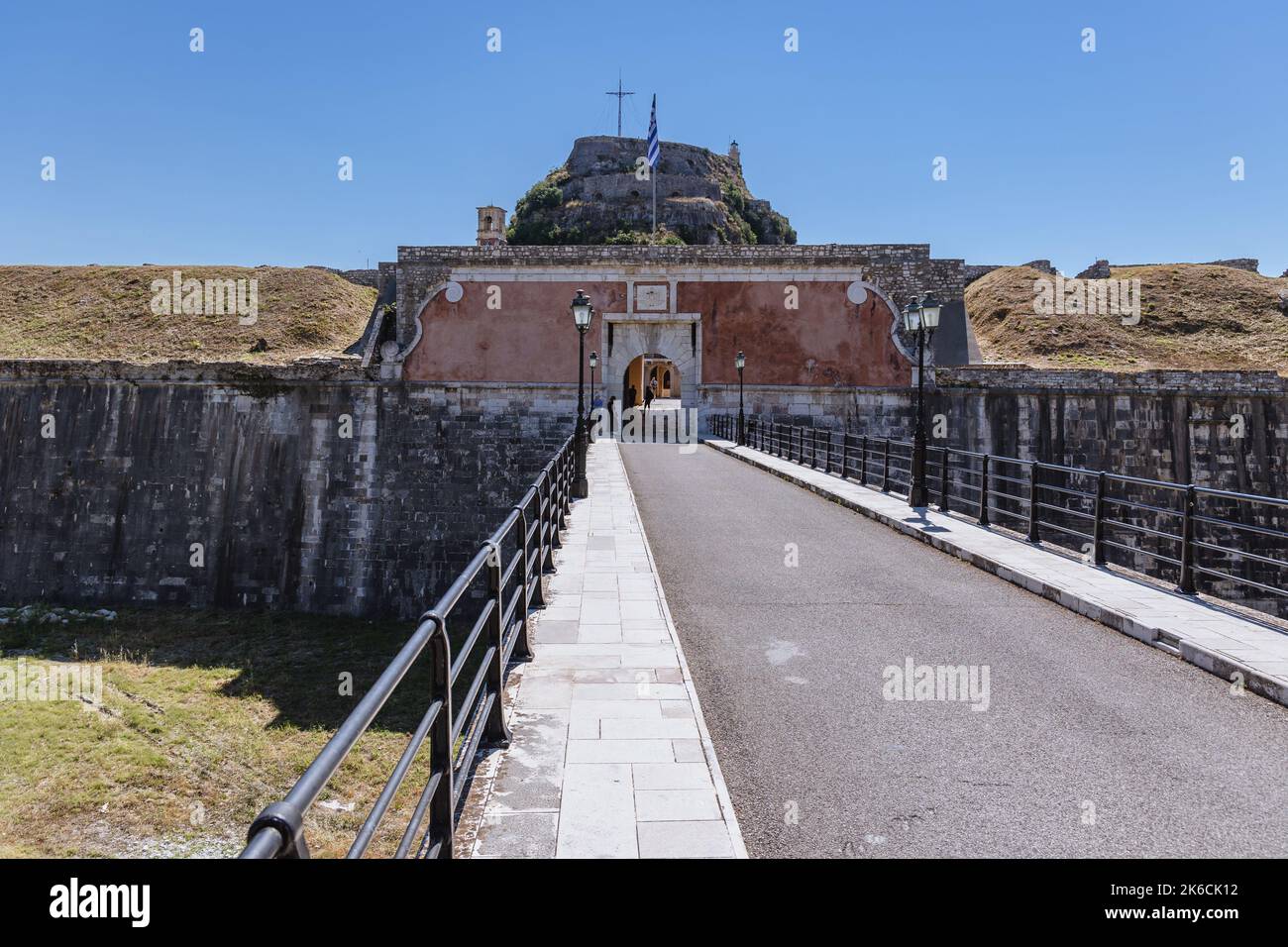 Pont sur la douve dans la vieille forteresse vénitienne de la ville de Corfou sur une île grecque de Corfou Banque D'Images