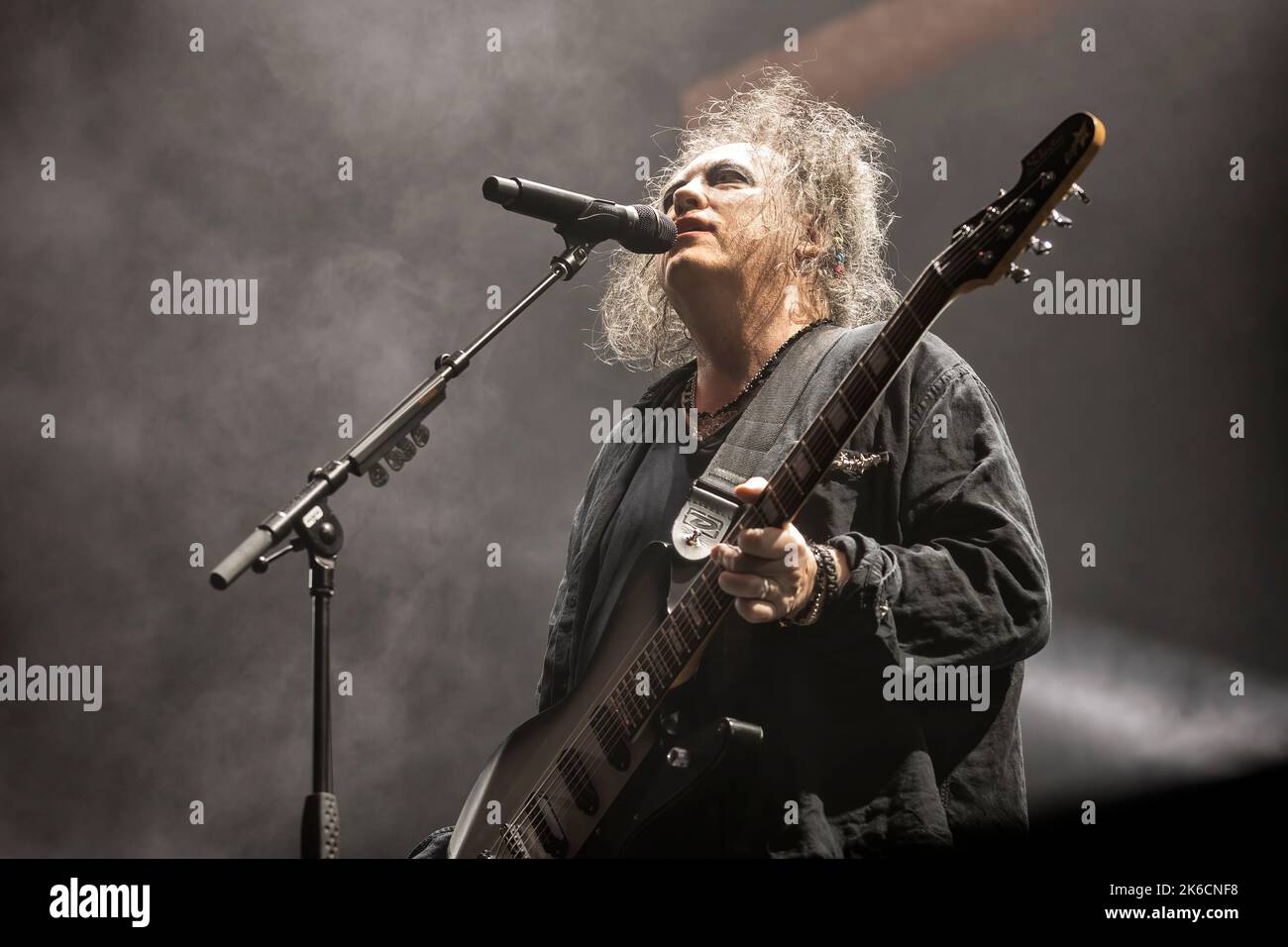 Oslo, Norvège. 12th octobre 2022. Le groupe de rock anglais The Cure joue un concert à Oslo Spektrum à Oslo. Ici, le chanteur, auteur-compositeur et musicien Robert Smith est vu en direct sur scène. (Crédit photo : Gonzales photo/Alamy Live News Banque D'Images