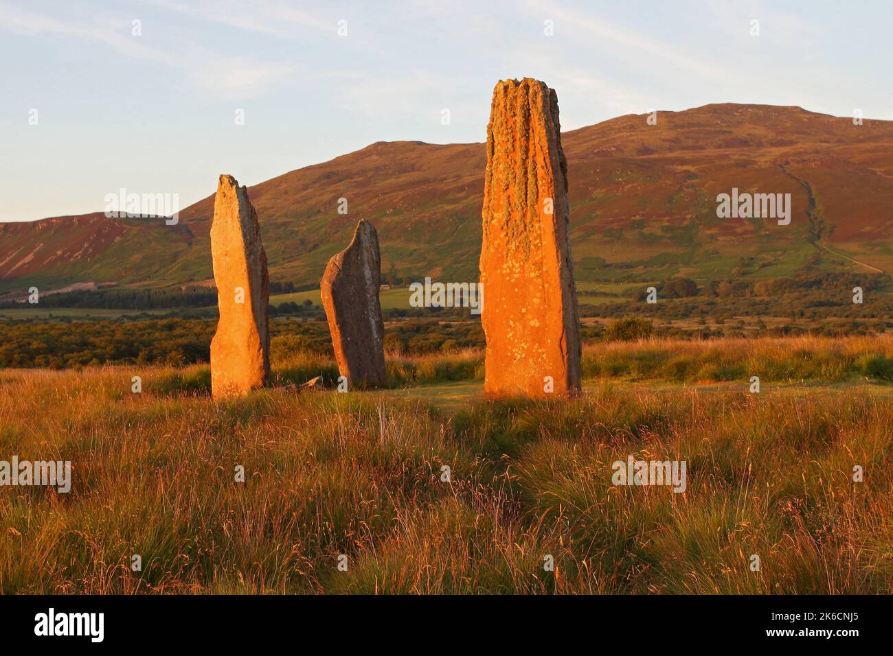 Machrie Moor Stone Circle 2 à Sundown, Machrie, Arran, Isle of Arran, Bute, Buteshire, Écosse, Royaume-Uni, Grande-Bretagne Banque D'Images