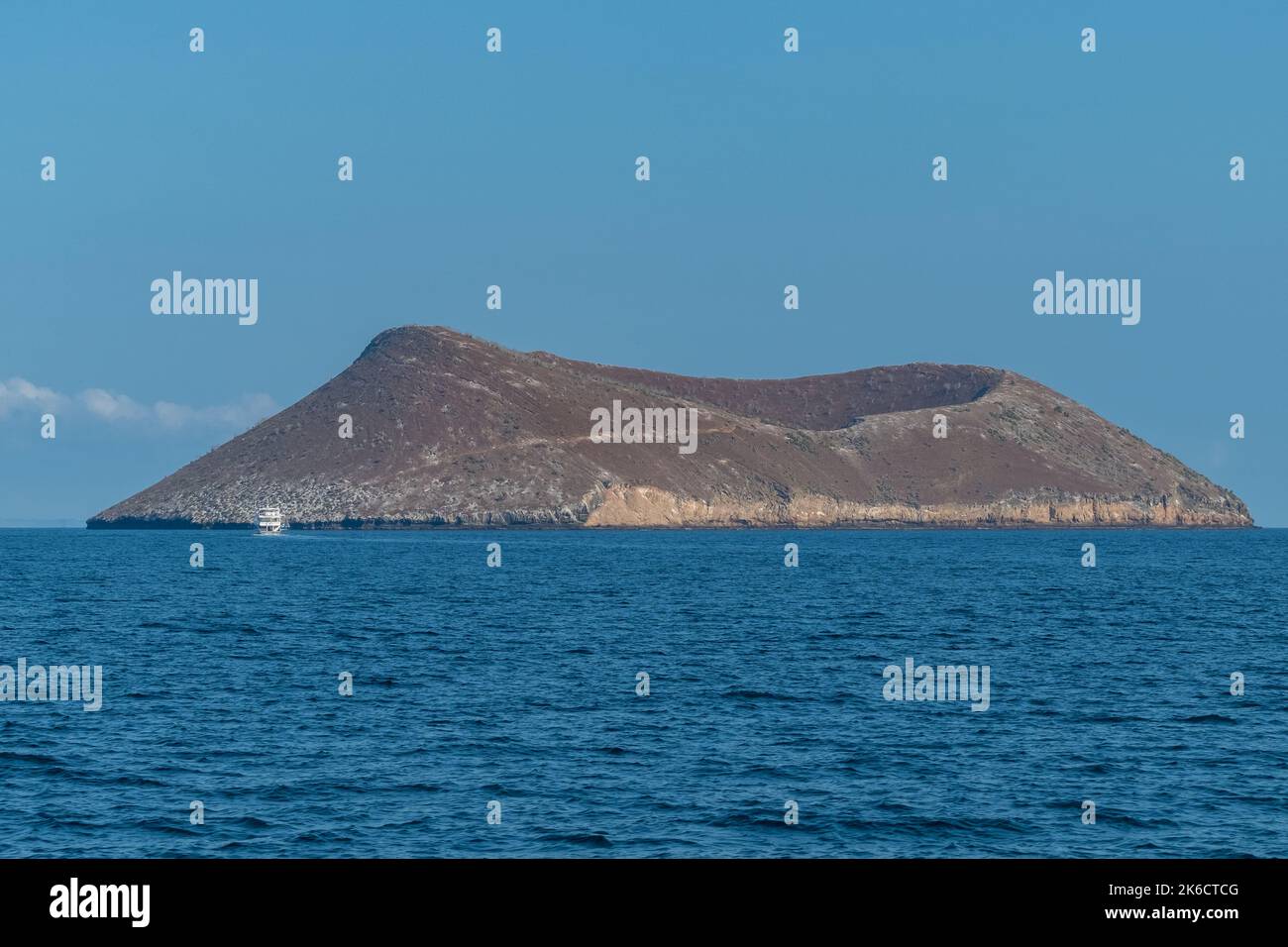 Petite île dans l'océan aux îles Galapagos, Équateur Banque D'Images