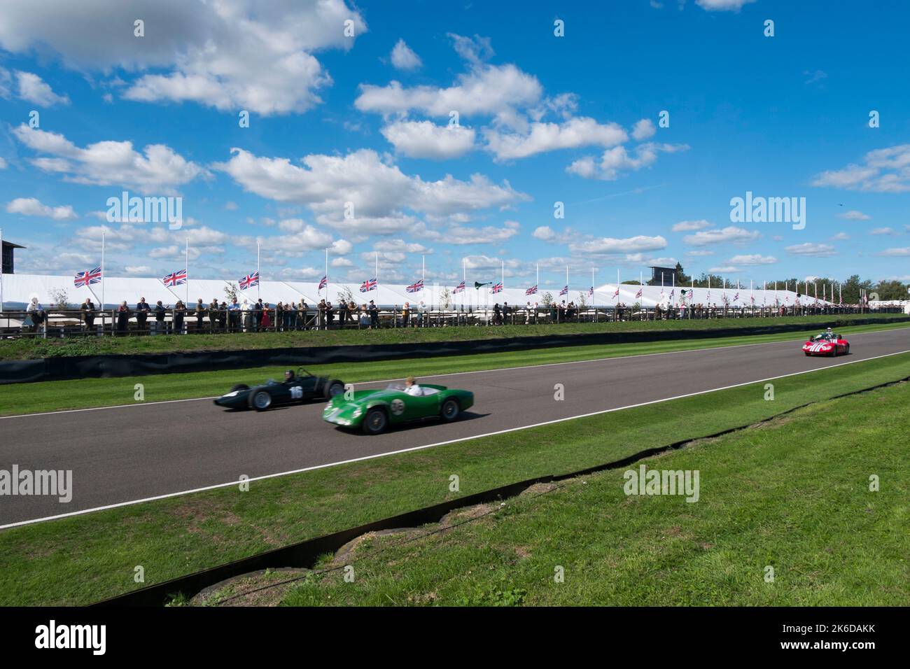 Pour célébrer 60 ans depuis que Graham Hill a remporté son premier titre de Formule 1, certaines des voitures de son illustre carrière ont pris sur la piste, Goodwood, Royaume-Uni Banque D'Images