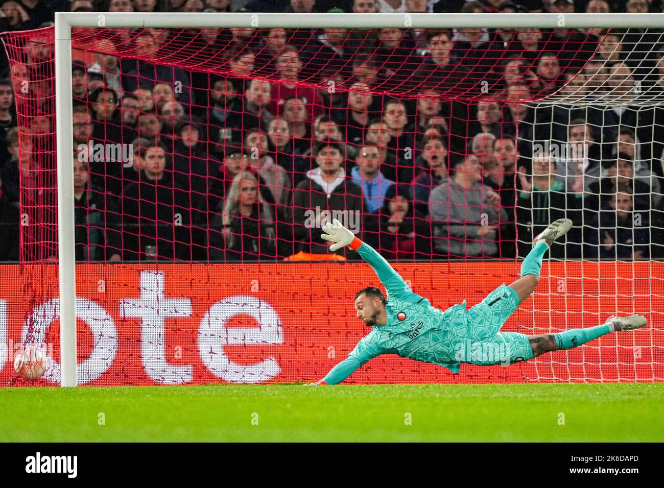 Rotterdam, pays-Bas.13 octobre 2022, Rotterdam, pays-Bas.13 octobre 2022, Rotterdam - Kristoffer Olsson du FC Midtjylland a inscrit le 0-1 au match entre Feyenoord et le FC Midtjylland au Stadion Feijenoord de Kuip le 13 octobre 2022 à Rotterdam, aux pays-Bas. (Box to Box Pictures/Tom Bode) Banque D'Images