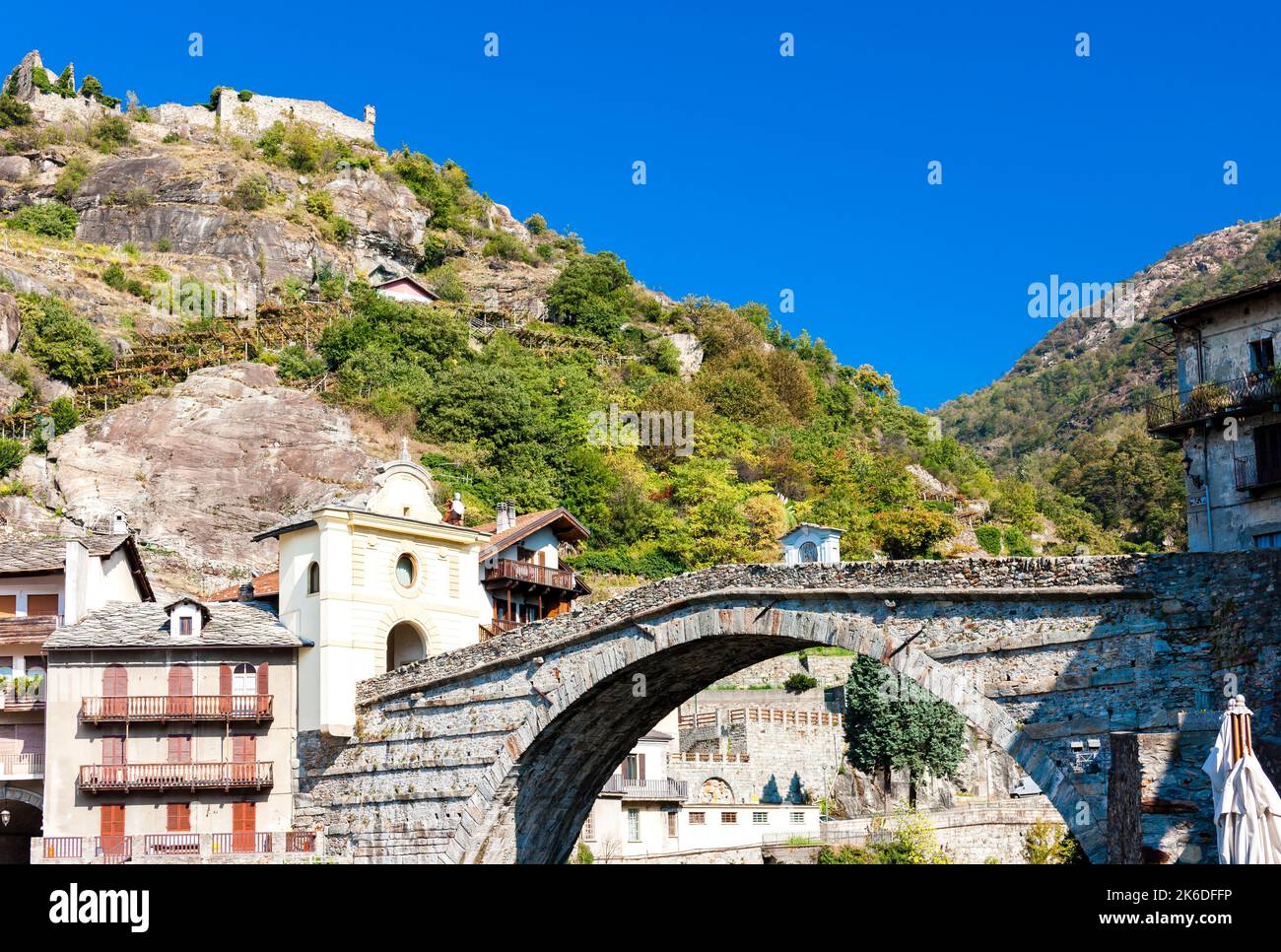 Pont San Martìn dans la vallée d'Aoste, Piémont, Italie Banque D'Images