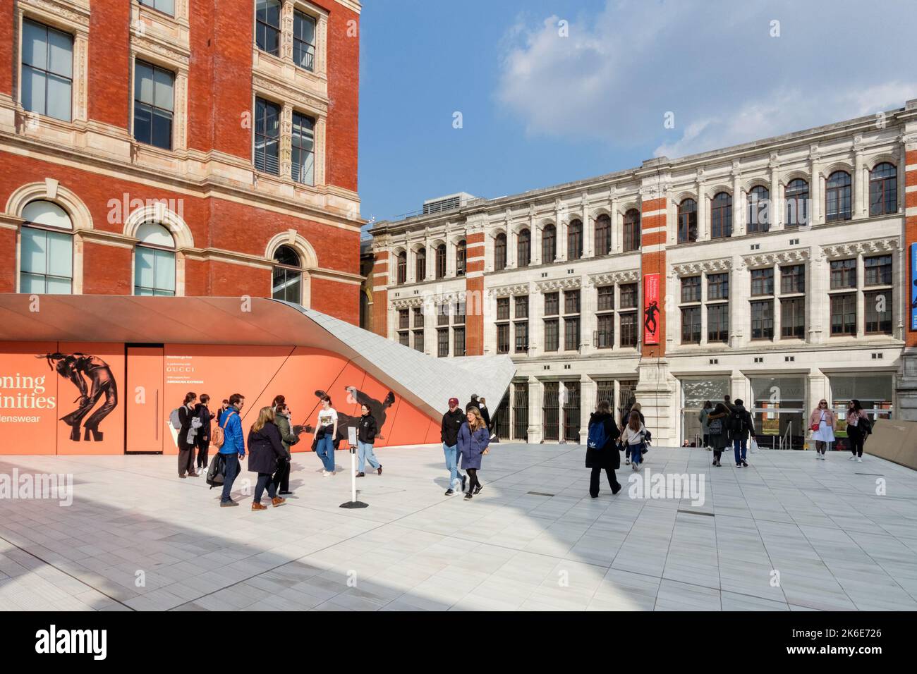 La Cour au Sackler Exhibition Road quart du Victoria and Albert Museum, Londres Angleterre Royaume-Uni UK Banque D'Images