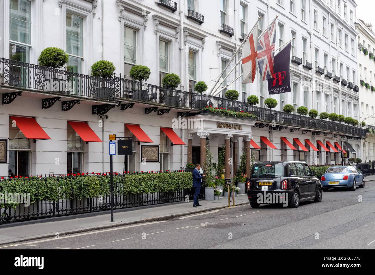 Brown's Hotel à Mayfair, façade extérieure, entrée, Londres Angleterre Royaume-Uni Banque D'Images