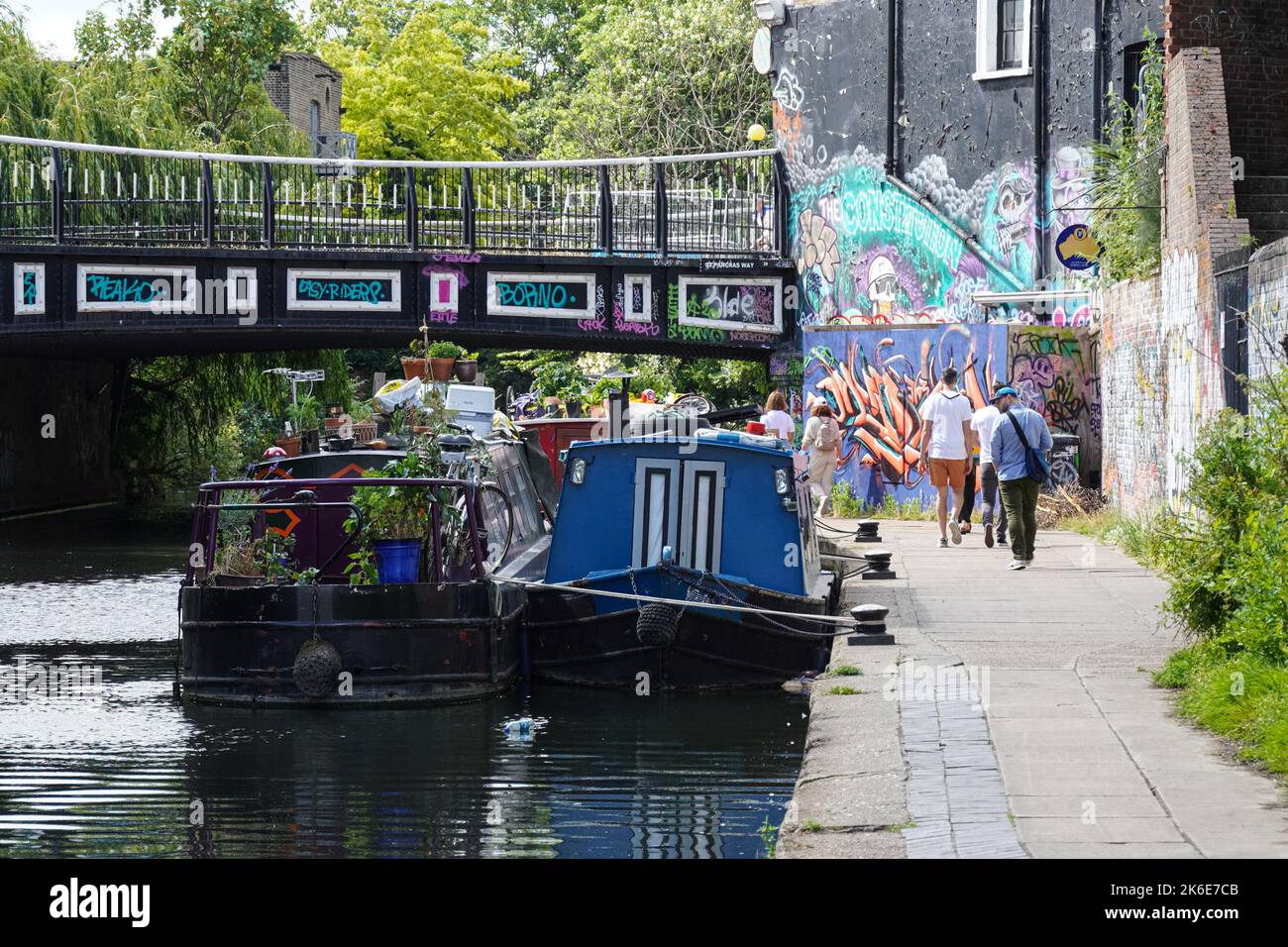 Le canal Regent's entre King's Cross et Camden Town, Londres Angleterre Royaume-Uni Banque D'Images