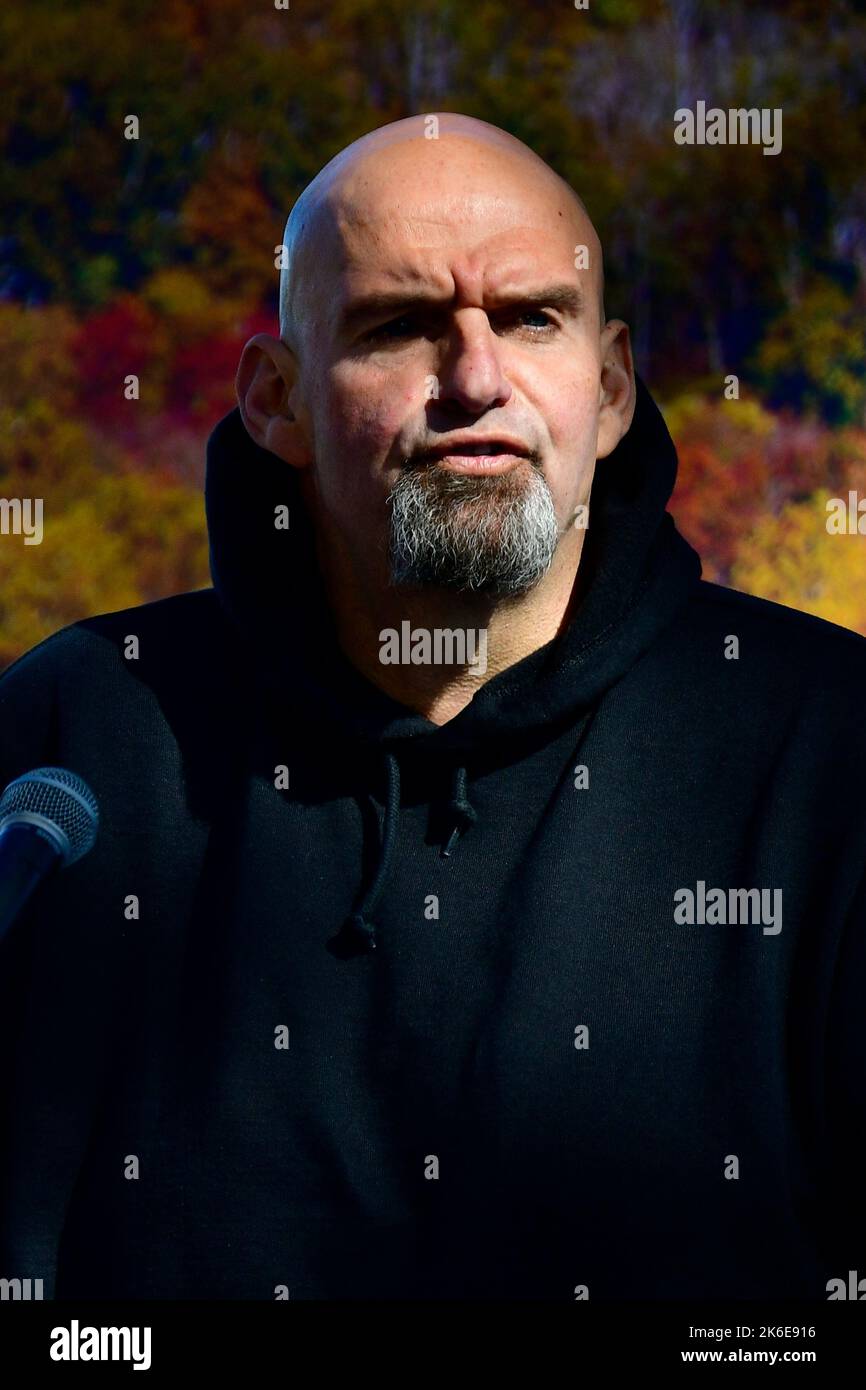 Le lieutenant-gouverneur de l'AP, John Fetterman, organise un rallye pour 1200 à Bristol, en Pennsylvanie, aux États-Unis, en Ontario, à 9 octobre 2022. Fetterman est candidat démocrate au Sénat américain. Banque D'Images