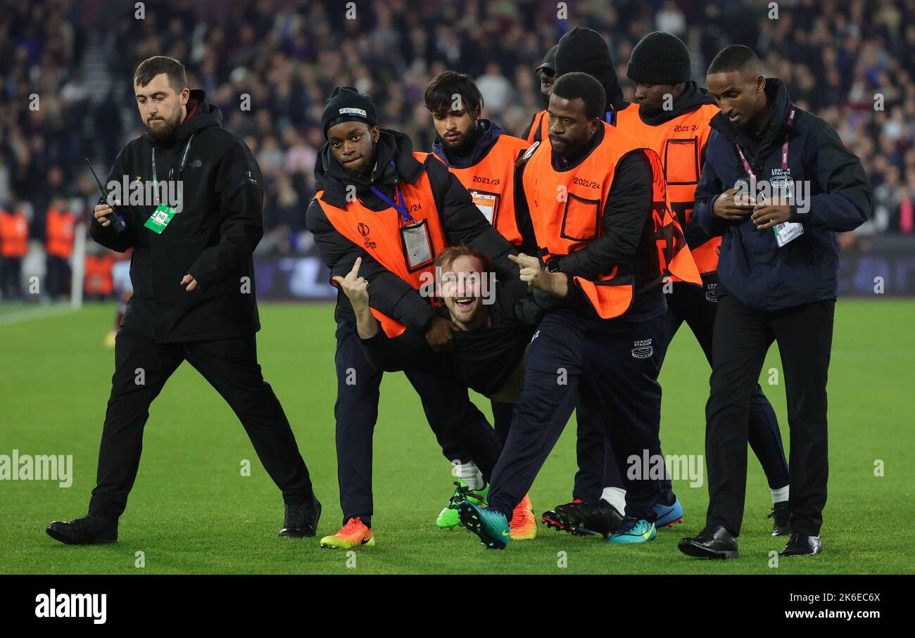 Le supporter de West Ham photographié lors d'un match de football entre le British West Ham United FC et le Belgian RSC Anderlecht, le jeudi 13 octobre 2022 à Londres, Royaume-Uni, Belgique, le quatrième jour de la phase de groupe de la Ligue des conférences de l'UEFA. BELGA PHOTO VIRGINIE LEFOUR Banque D'Images