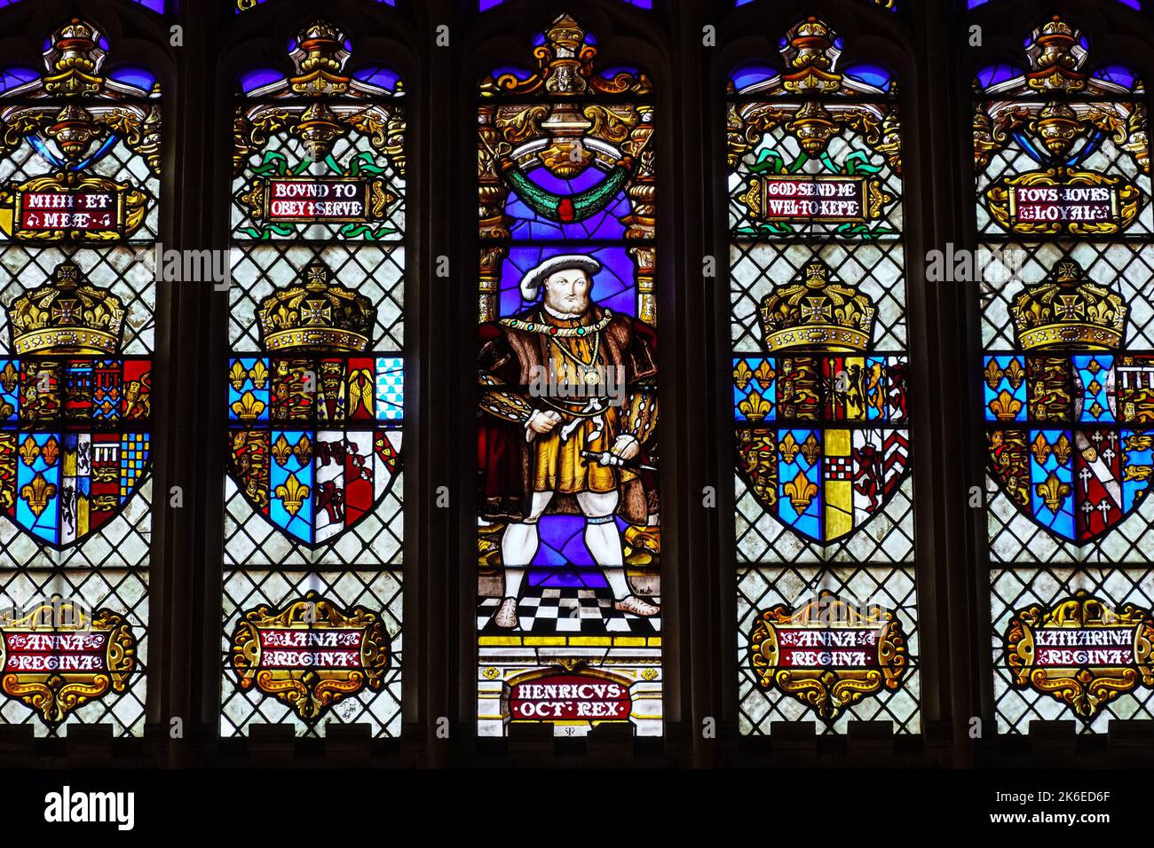 Vitrail représentant le roi Henry VIII dans le Grand Hall du palais de Hampton court, Richmond upon Thames, Londres, Angleterre Royaume-Uni Banque D'Images