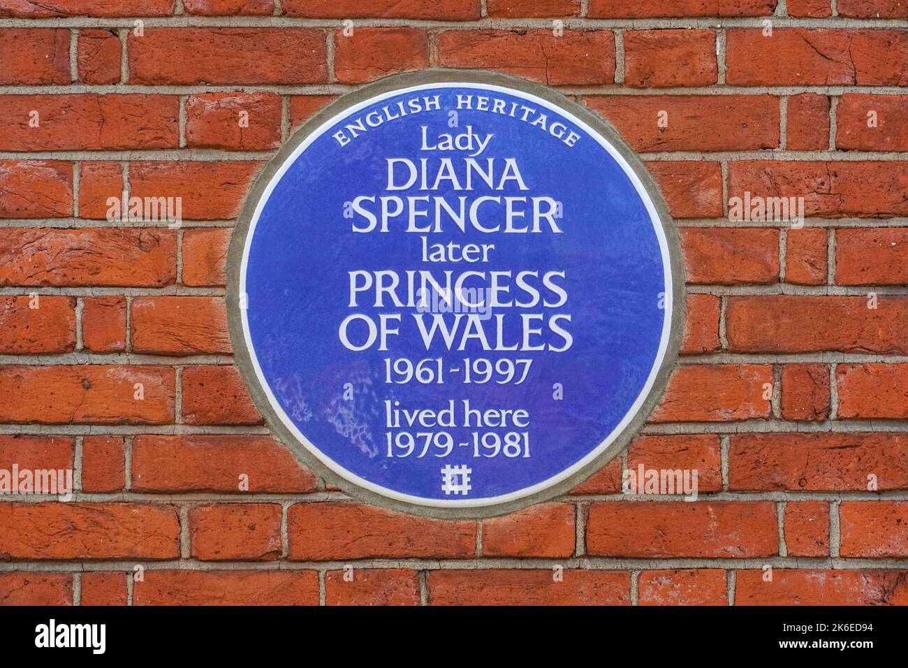 Une plaque bleue de Lady Diana Spencer à Coleherne court sur Old Brompton Road, Londres Angleterre Royaume-Uni Banque D'Images