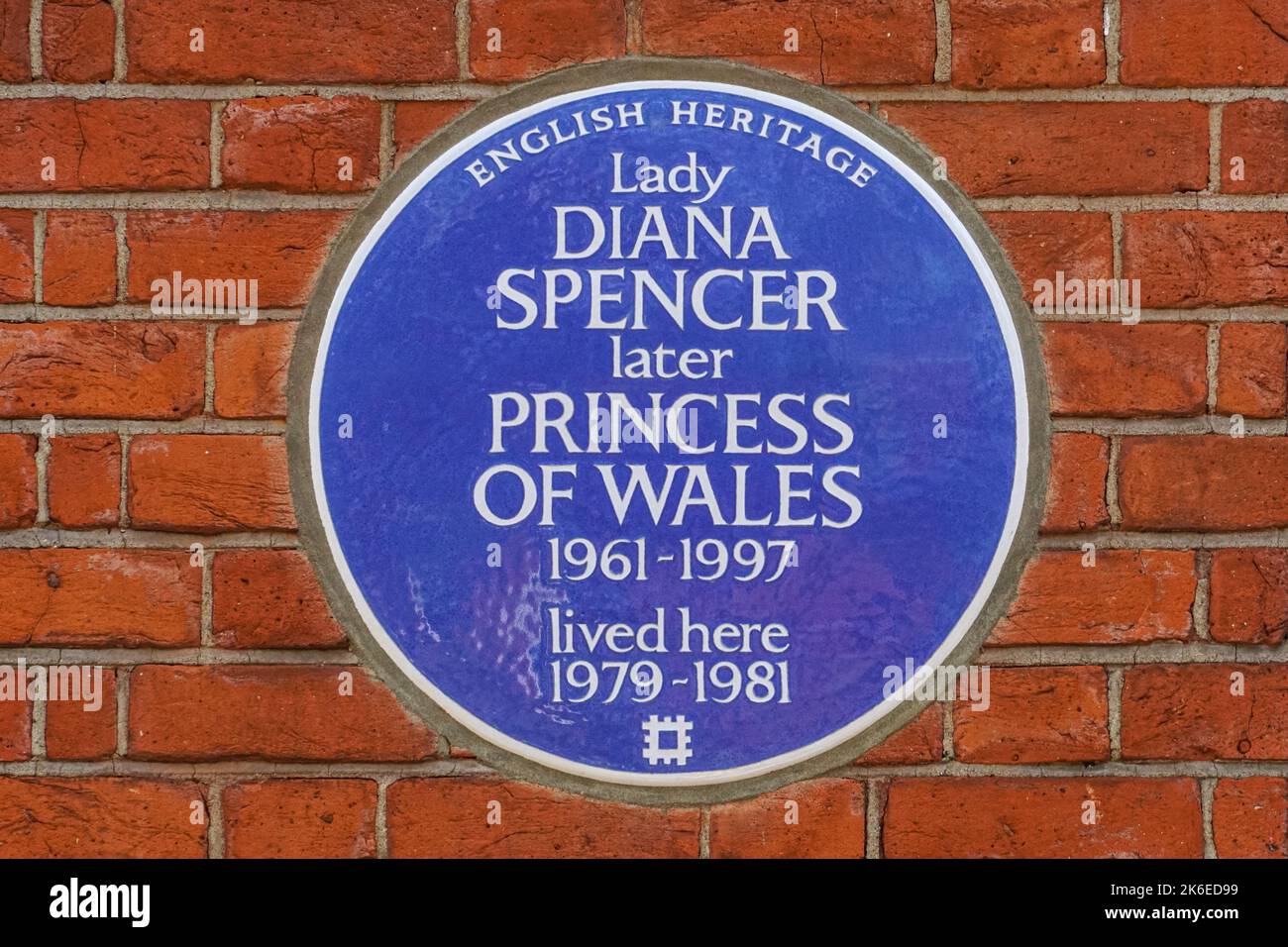 Une plaque bleue de Lady Diana Spencer à Coleherne court sur Old Brompton Road, Londres Angleterre Royaume-Uni Banque D'Images