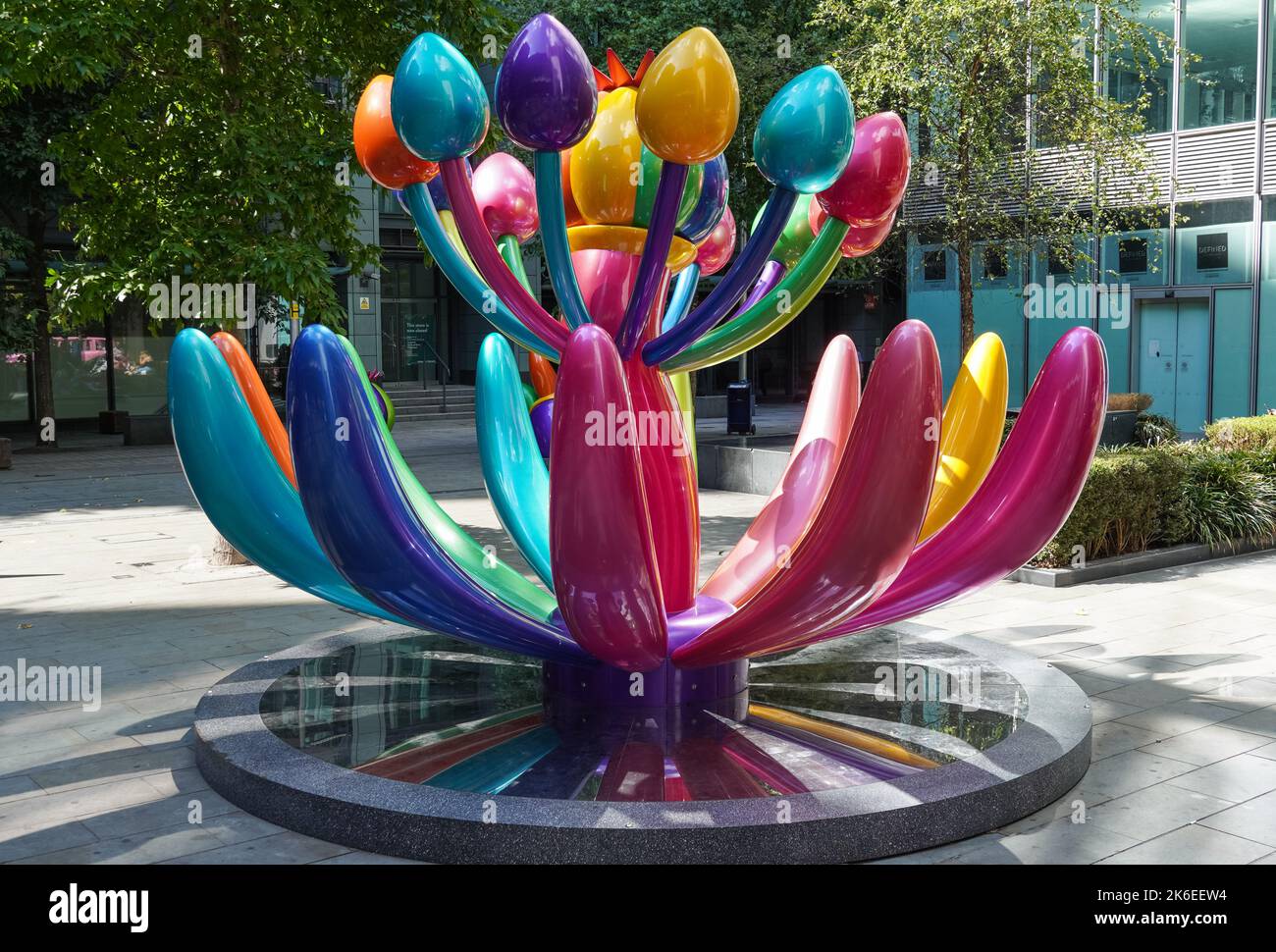 Fleur Paradise sculpture par Jun T. Lai, Londres Angleterre Royaume-Uni Banque D'Images