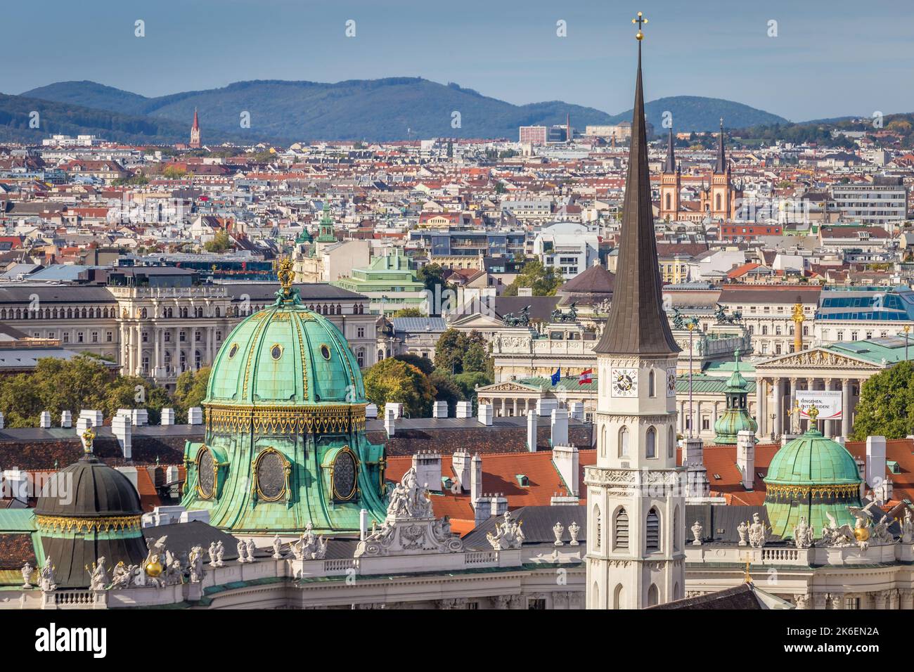 Paysage urbain de la vieille ville de Vienne au centre-ville de Vienne, par beau temps, en Autriche Banque D'Images