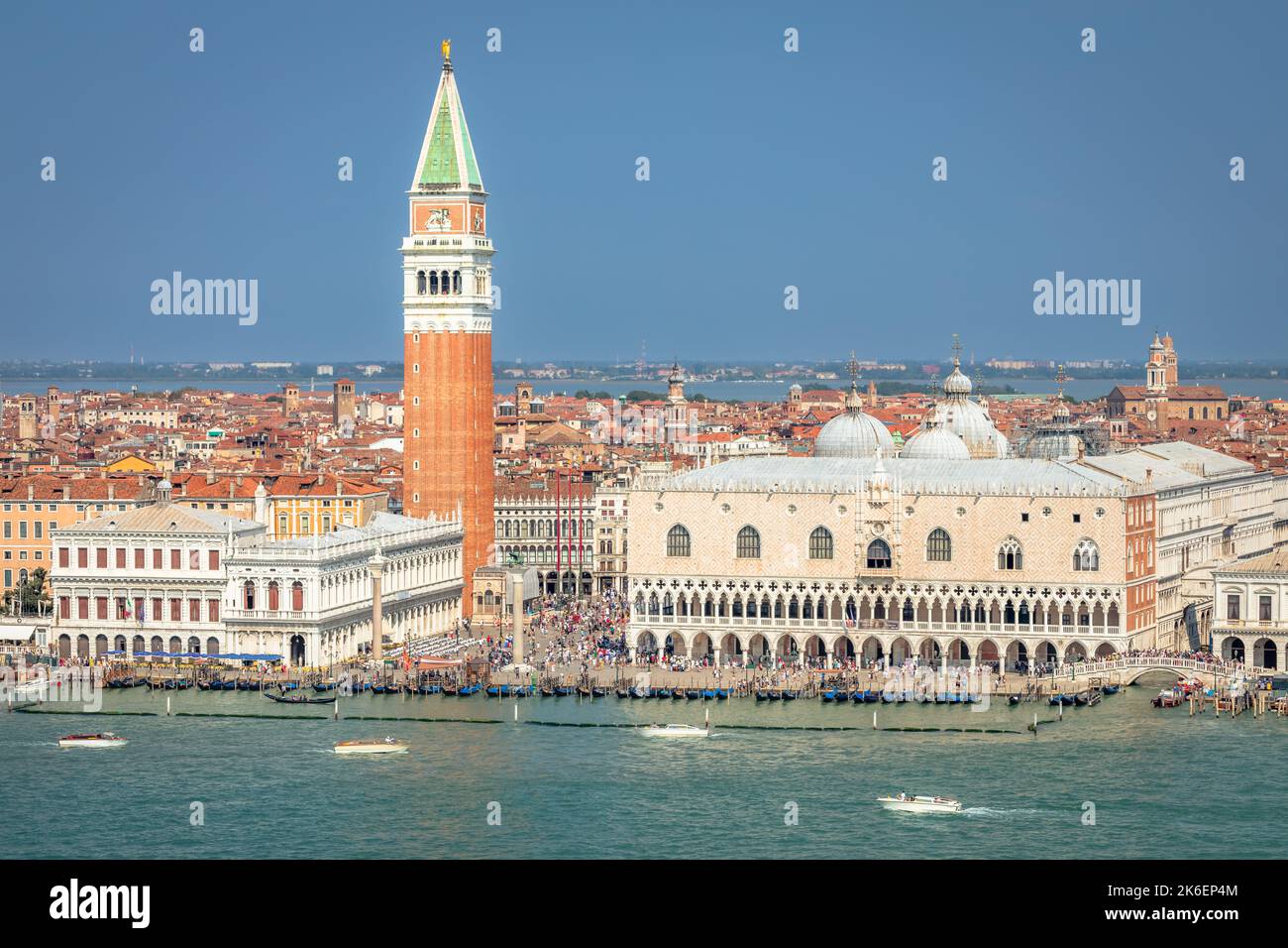 Place Saint-Marc depuis le dessus de l'île San Giorgio Maggiore et du Grand canal, Venise Banque D'Images