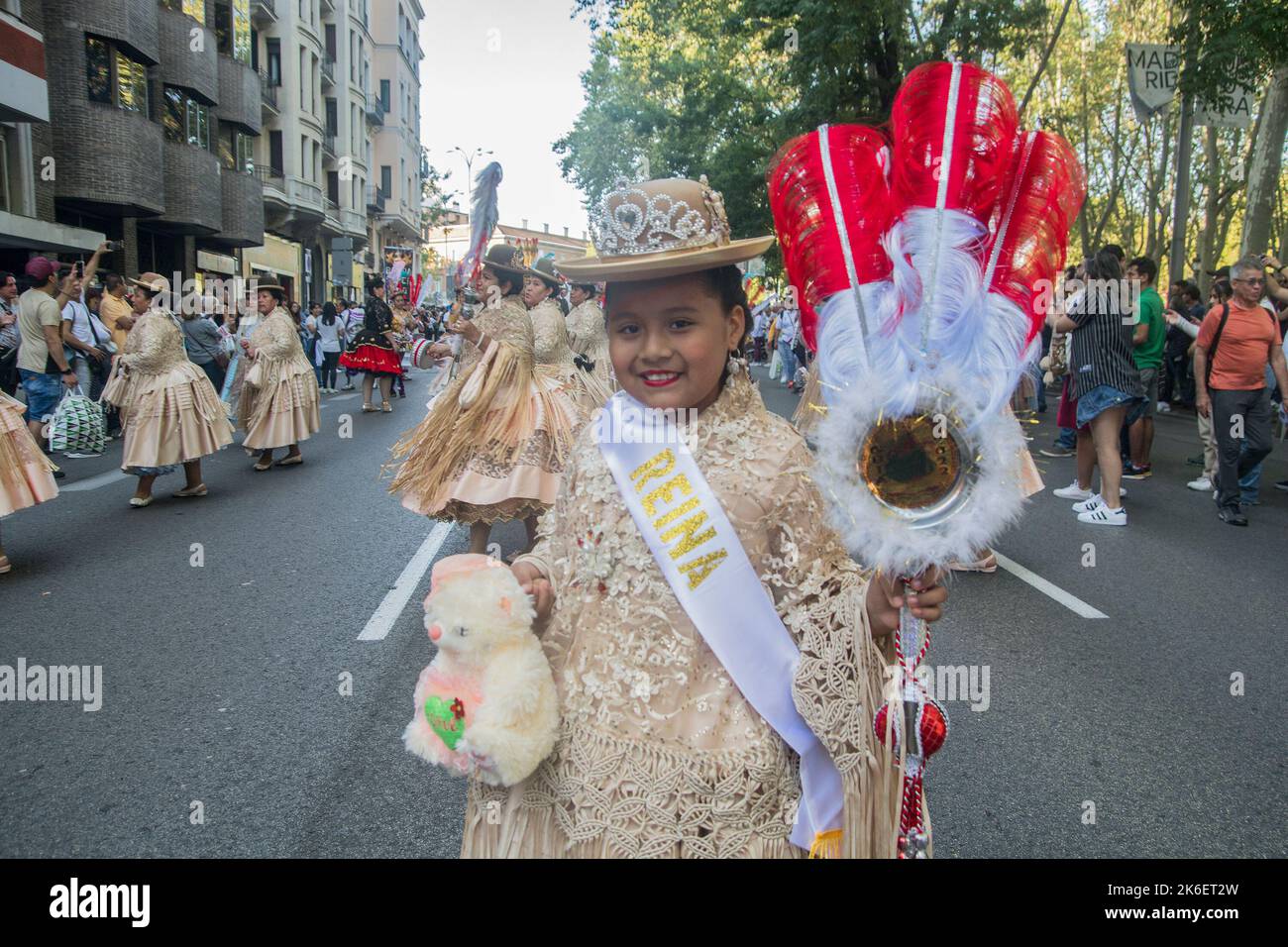 Madrid, Madrid, Espagne. 12th octobre 2022. La démonstration de l'héritage hispanique sur 12 octobre, est la fête nationale du Royaume d'Espagne. Même le gouvernement de gauche actuel appelle à divers événements pour commémorer cette date, y compris un grand défilé militaire, ainsi que des activités à l'intérieur et à l'extérieur du territoire du Royaume. Hispanidad est destiné à vendre une culture partagée entre l'Espagne et ses anciennes colonies à Abya Yala, en Afrique et en Asie. Cette année, plus de 100 activités culturelles de la Communauté de Madrid ont été proposées entre concerts, théâtre, lectures et gastronom Banque D'Images