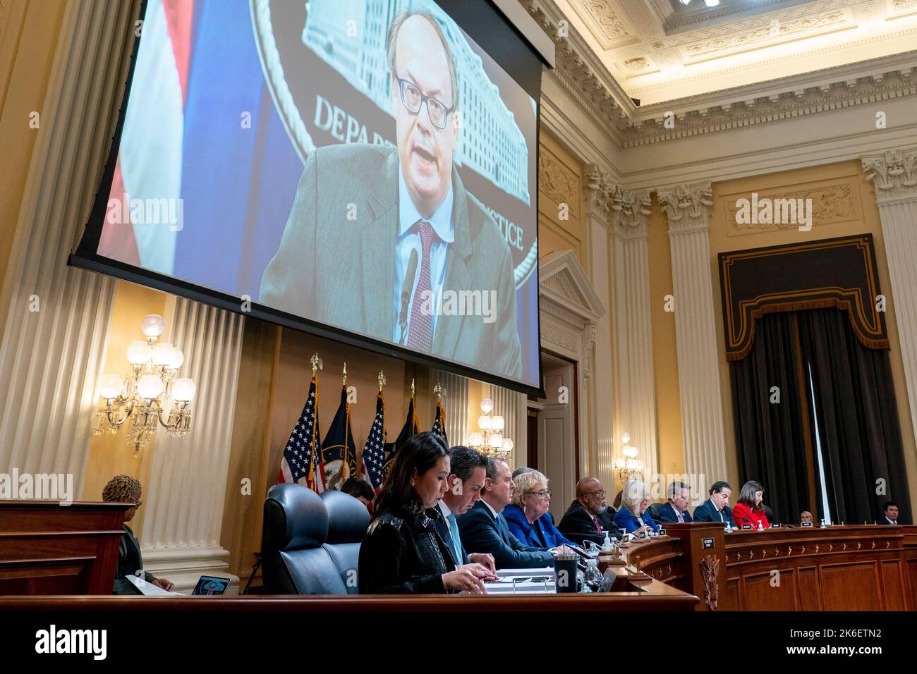 Une image de l'ancien procureur général adjoint, Jeffrey Clark, est affichée comme comité spécial de la Chambre enquêtant sur l'attaque du 6 janvier contre les États-Unis Capitol tient une audience sur Capitol Hill à Washington, le jeudi 13 octobre 2022. Crédit : Andrew Harnik/Pool via CNP/MediaPunch Banque D'Images