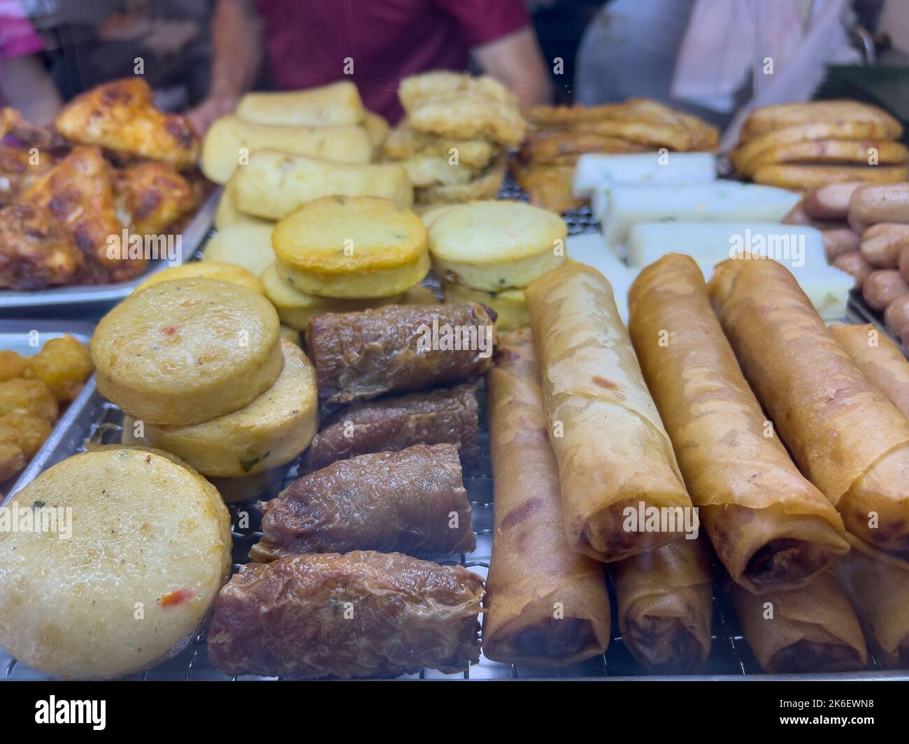 Présentation de plats d'accompagnement de l'abeille économique pour commencer votre journée par un repas copieux dans un centre de motards, Singapour Banque D'Images
