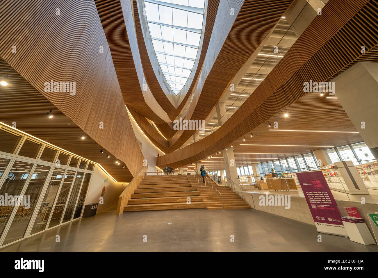 7 octobre 2022 - Calgary (Alberta) - intérieur de la nouvelle bibliothèque centrale de Calgary Banque D'Images