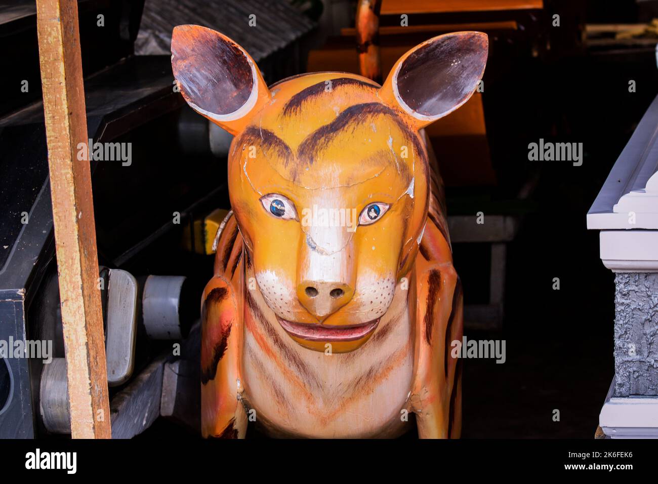 Vue intéressante des cercueils traditionnels en format animal, Ghana Banque D'Images