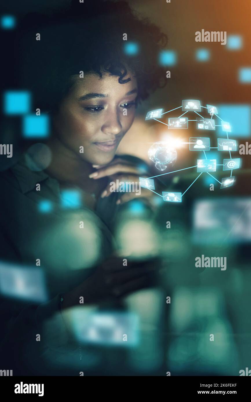Femme, hologramme futuriste et technologie UX avec un réseau abstrait de transformation numérique de l'iot. UNE jeune FILLE INFORMATIQUE qui réalise des analyses de Big Data, des télécommunications Banque D'Images