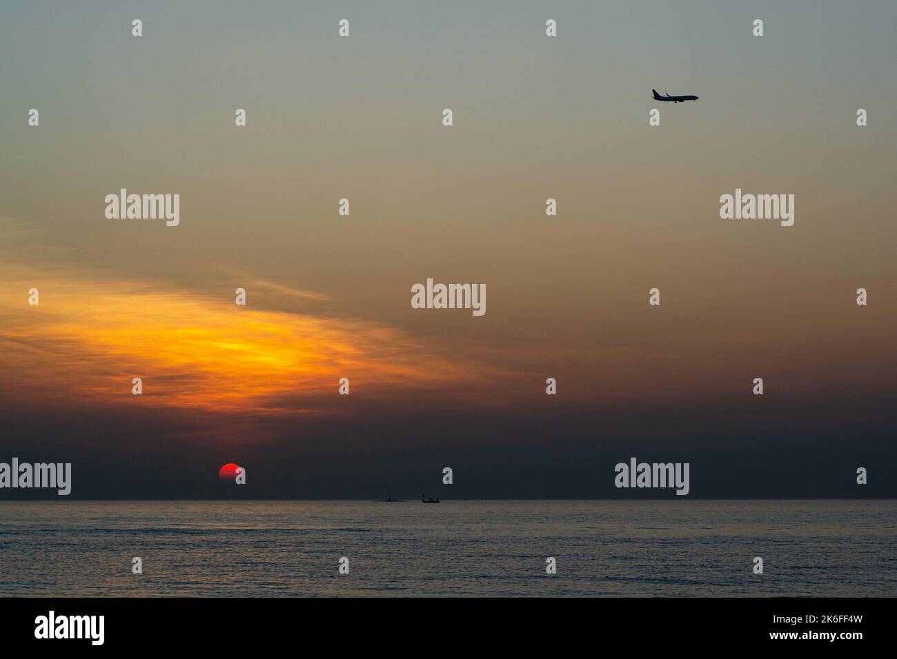 Coucher de soleil sur la plus longue plage de Cox's Bazar, au Bangladesh Banque D'Images