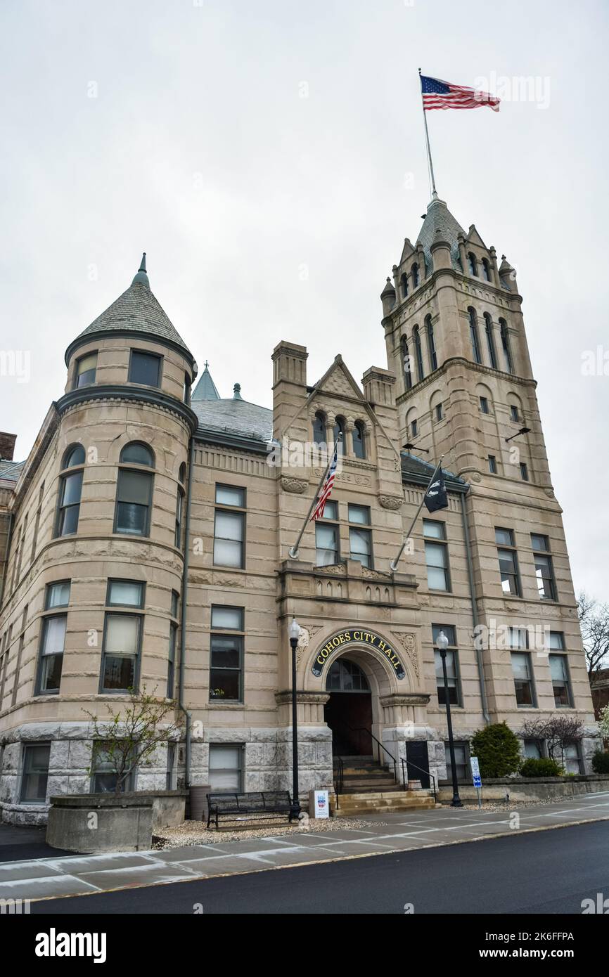 Cohoes, New York, États-Unis d'Amérique – 25 avril 2017. Hôtel de ville de Cohoes, 97, rue Mohawk, à Cohoes, NY. Le bâtiment date de 1896 et com Banque D'Images