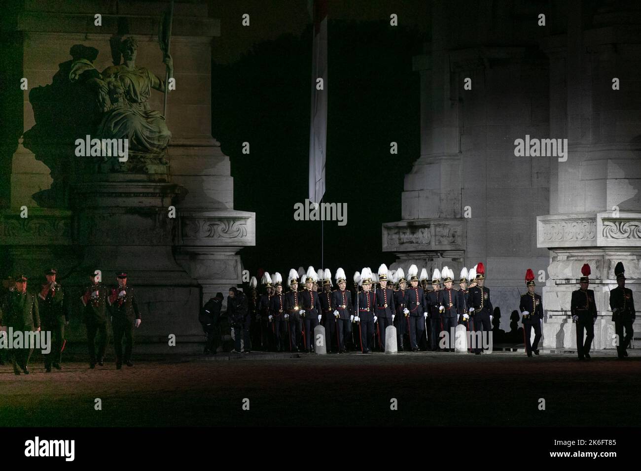 L'illustration montre la cérémonie d'ouverture de l'année académique 2022-2023 de l'École militaire royale (KMS), à Bruxelles, le jeudi 13 octobre 2022. Les nouveaux étudiants, dont le prince Gabriel, font leur entrée solennelle et le roi remet également le degen du roi au vice-lieutenant Jasper Mathys. BELGA PHOTO HATIM KAGHAT Banque D'Images