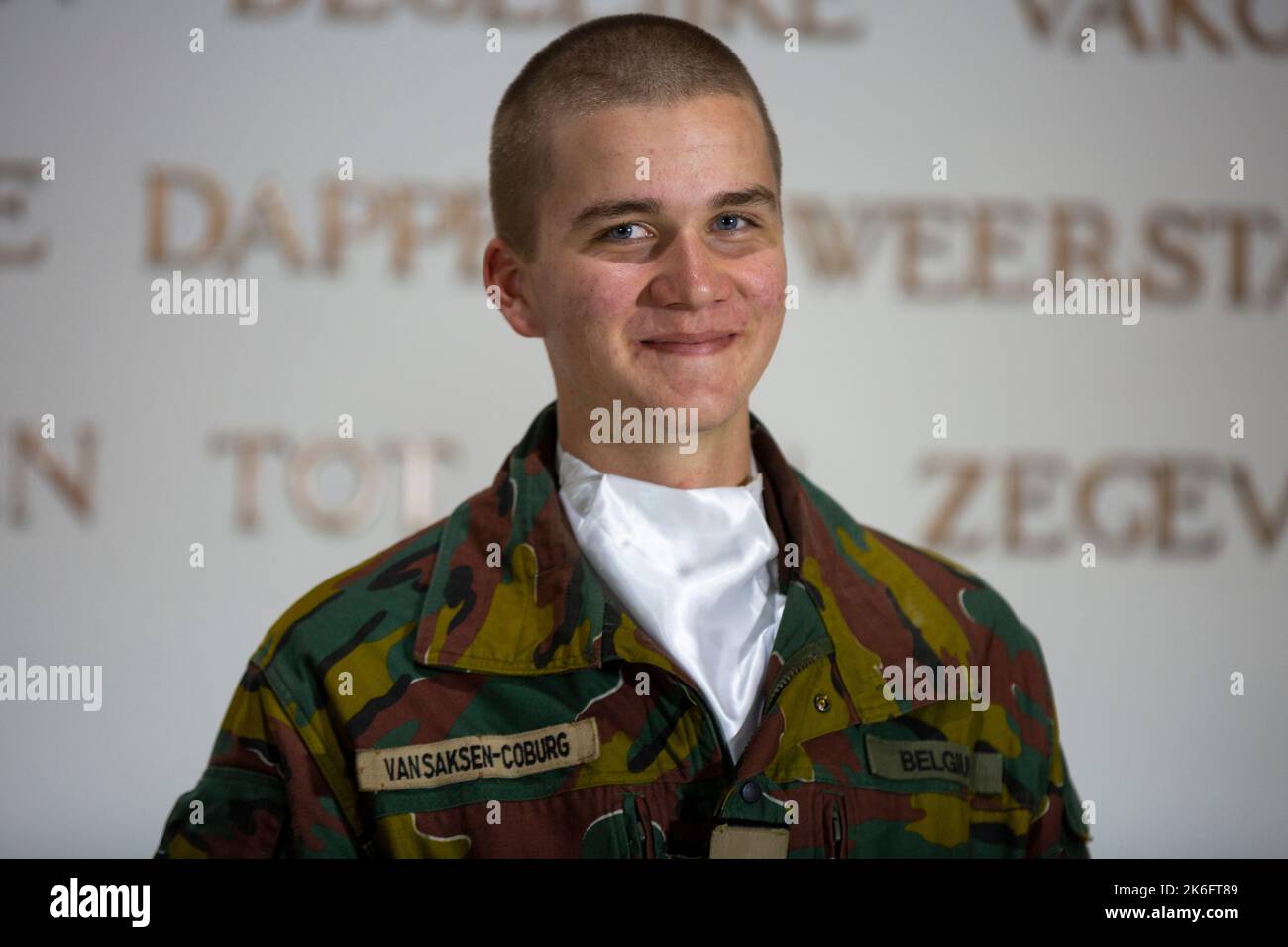 Le Prince Gabriel pose pour le photographe lors de la cérémonie d'ouverture de l'année académique 2022-2023 de l'École militaire royale (KMS), à Bruxelles, le jeudi 13 octobre 2022. Les nouveaux étudiants, dont le prince Gabriel, font leur entrée solennelle et le roi remet également le degen du roi au vice-lieutenant Jasper Mathys. BELGA PHOTO HATIM KAGHAT Banque D'Images