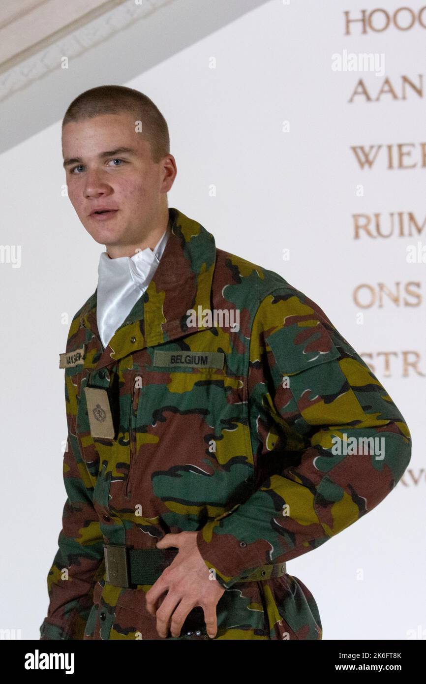 Prince Gabriel photographié lors de la cérémonie d'ouverture de l'année académique 2022-2023 de l'École militaire royale (KMS), à Bruxelles, le jeudi 13 octobre 2022. Les nouveaux étudiants, dont le prince Gabriel, font leur entrée solennelle et le roi remet également le degen du roi au vice-lieutenant Jasper Mathys. BELGA PHOTO HATIM KAGHAT Banque D'Images