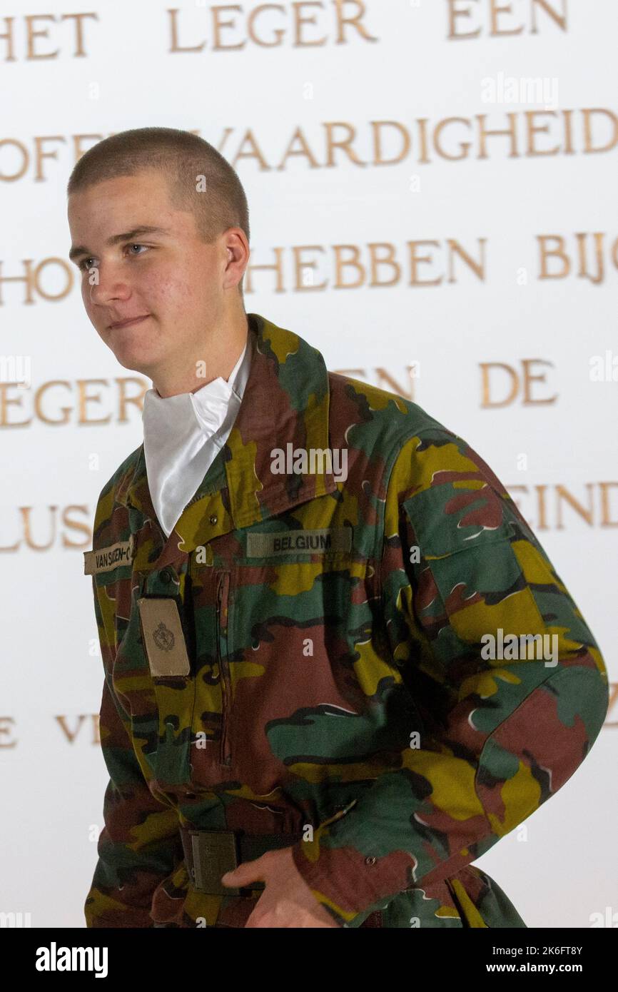 Prince Gabriel photographié lors de la cérémonie d'ouverture de l'année académique 2022-2023 de l'École militaire royale (KMS), à Bruxelles, le jeudi 13 octobre 2022. Les nouveaux étudiants, dont le prince Gabriel, font leur entrée solennelle et le roi remet également le degen du roi au vice-lieutenant Jasper Mathys. BELGA PHOTO HATIM KAGHAT Banque D'Images